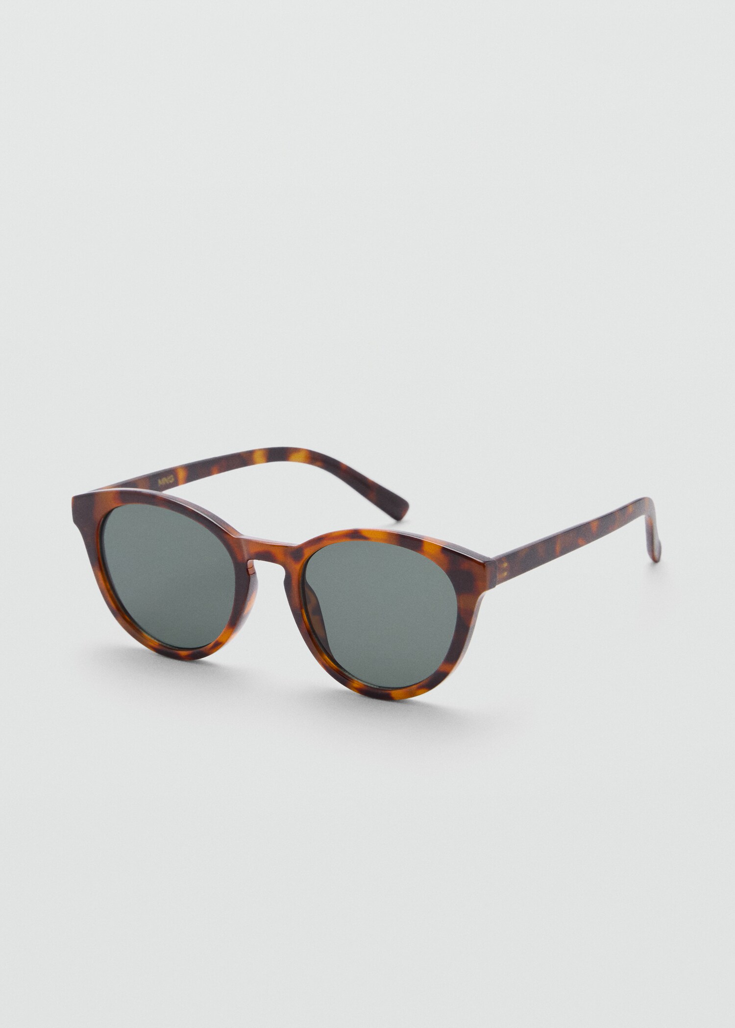 Lunettes de soleil monture ronde - Plan moyen