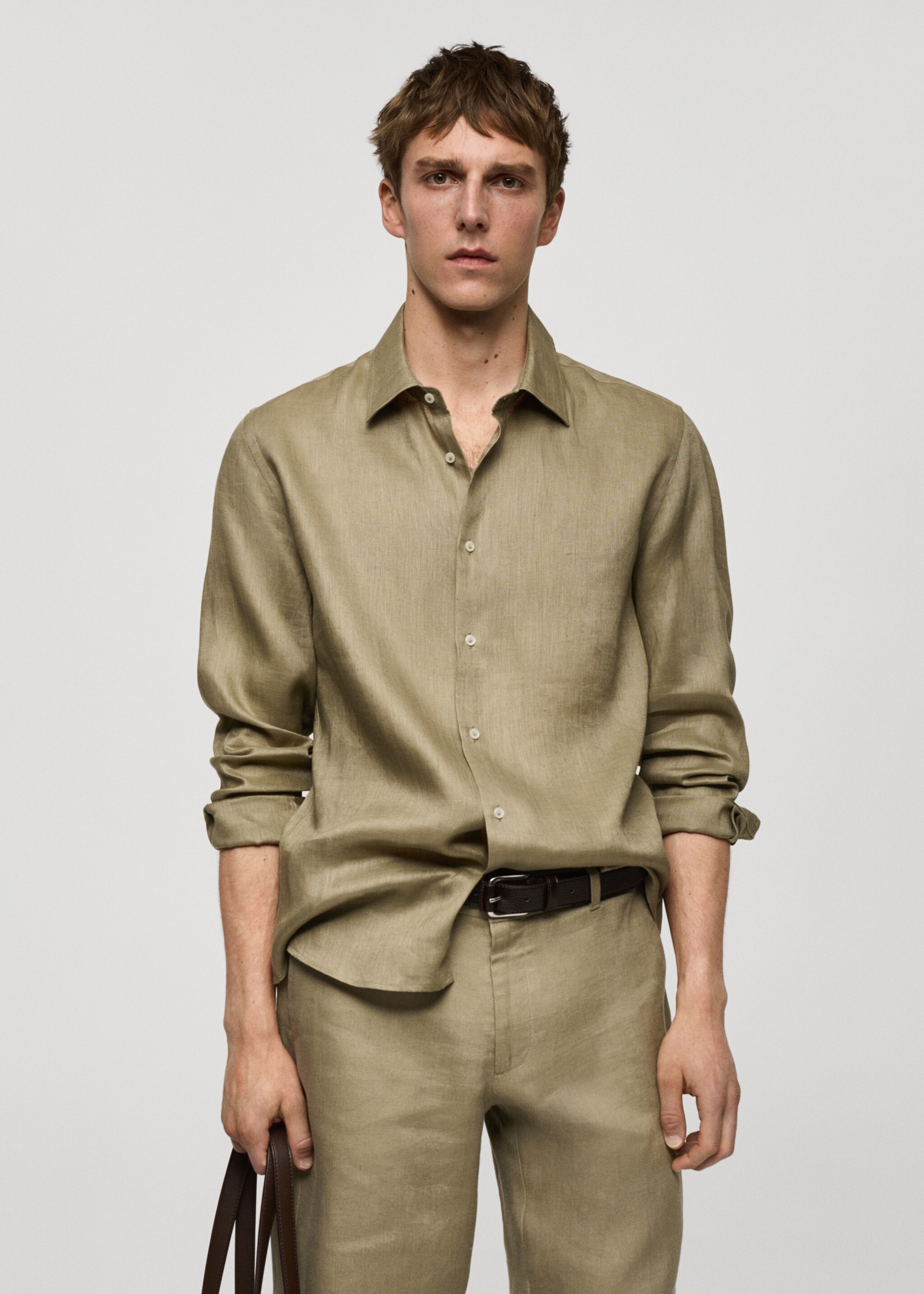 Camisa regular fit 100% lino - Plano medio