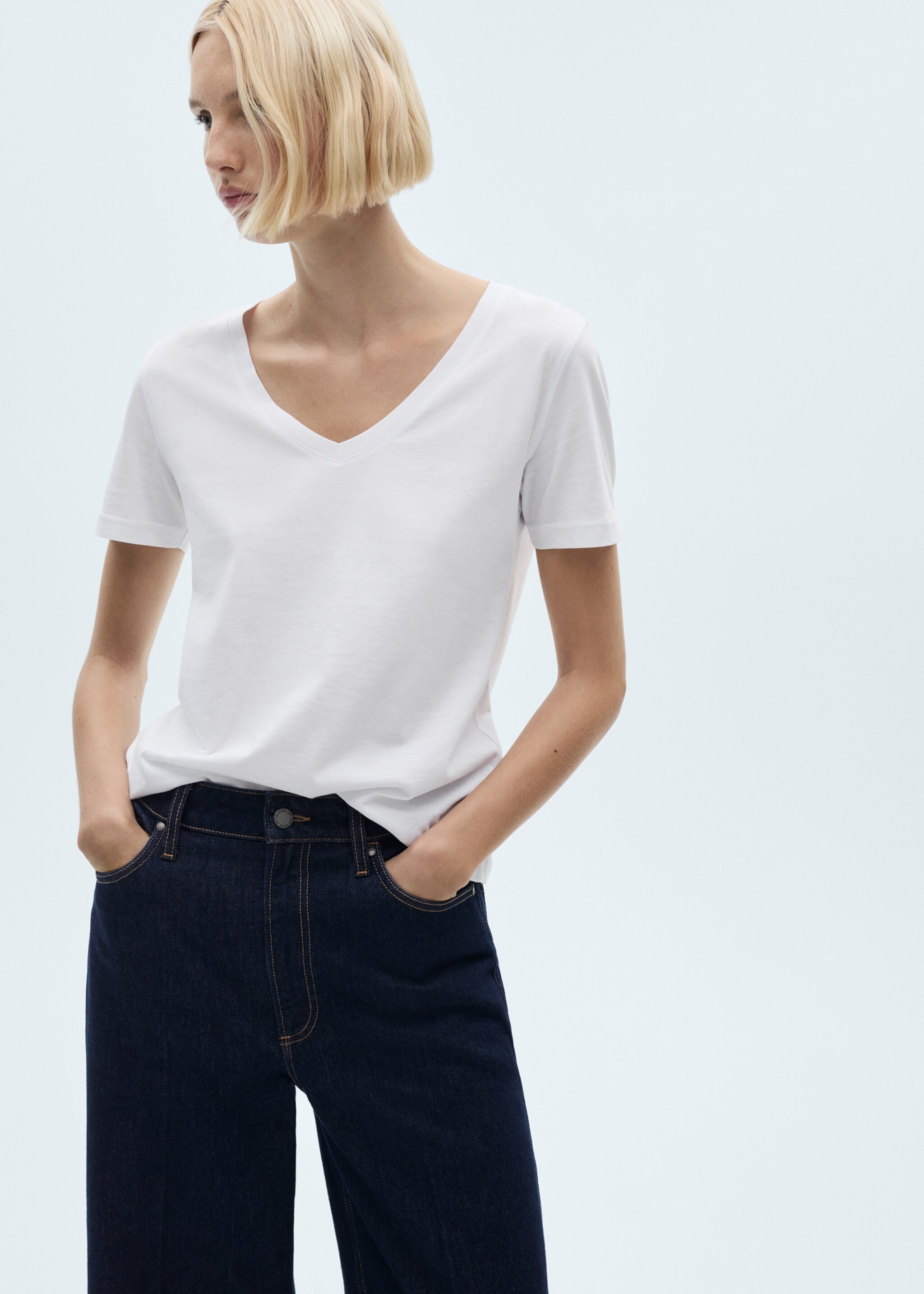 V-neck cotton T-shirt - Medium plane, White. Ref: 77020582-00.