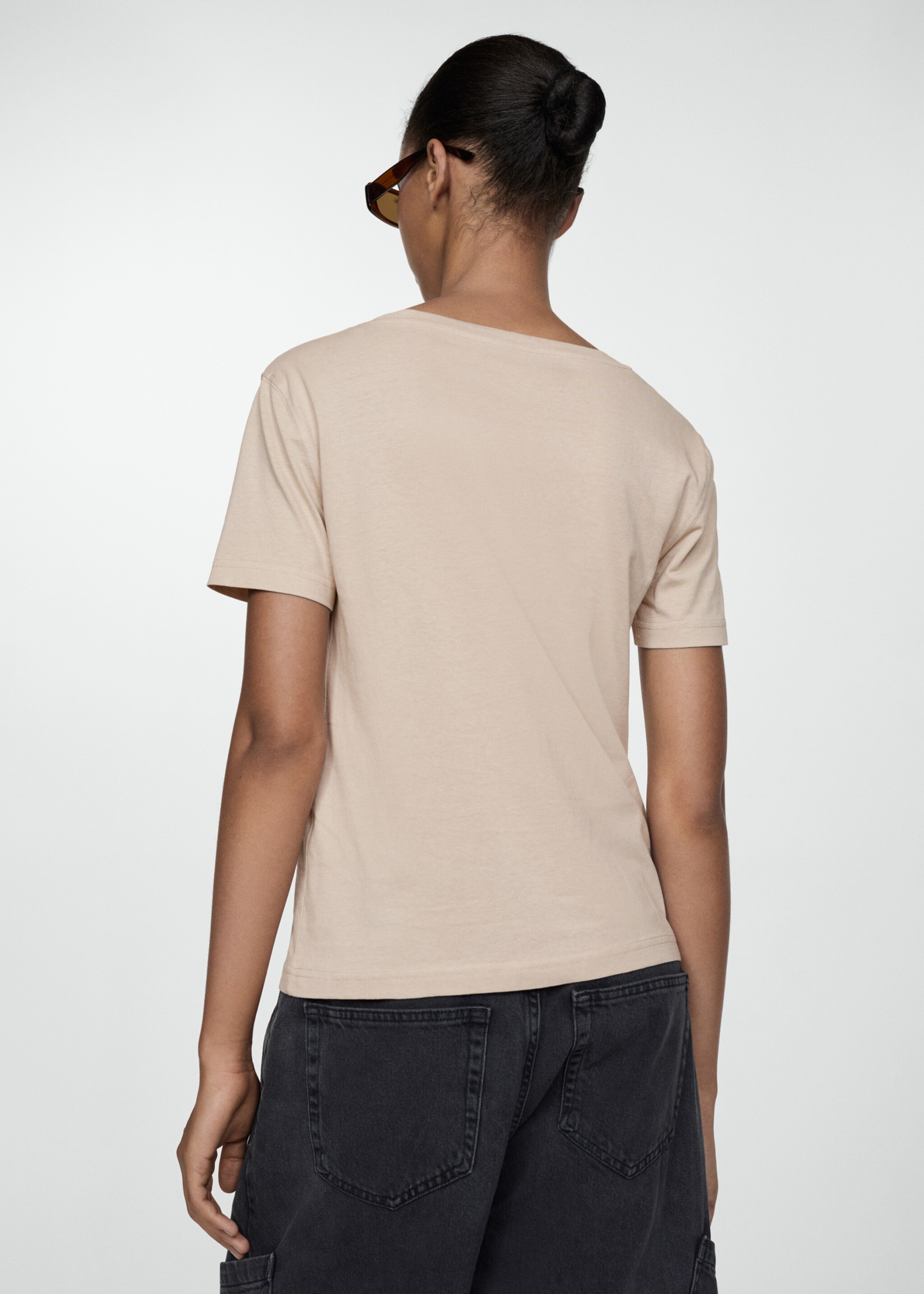 Baumwoll-T-Shirt, V-Ausschnitt - Rückseite des Artikels