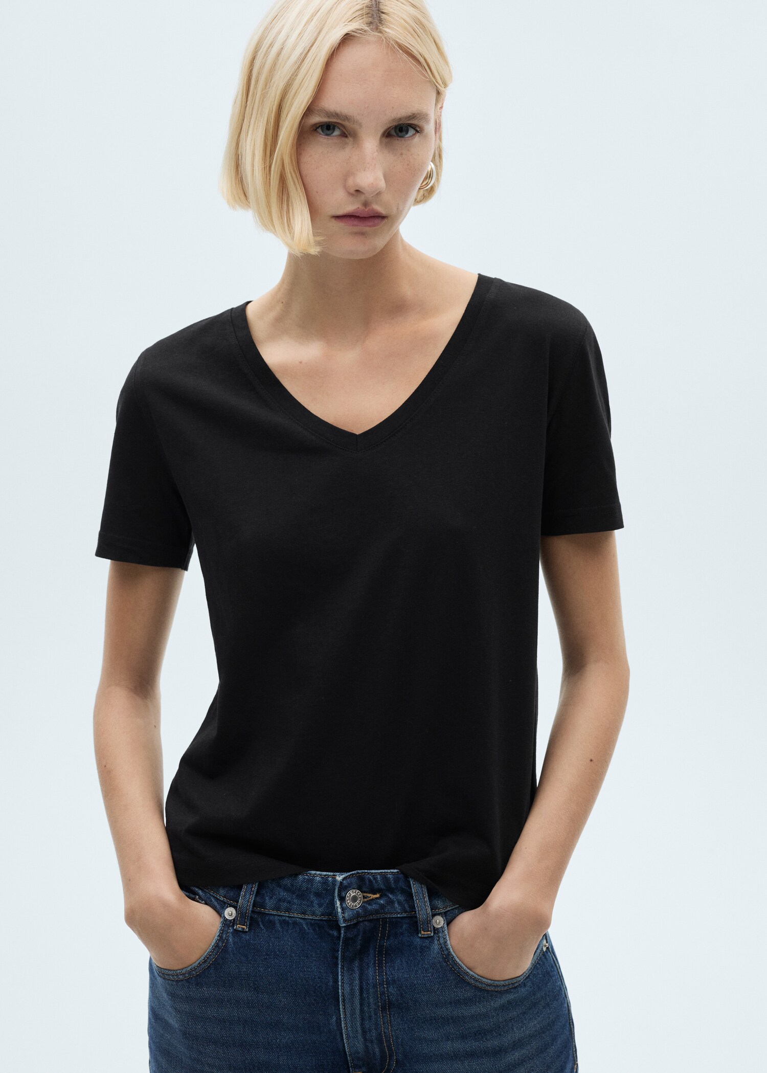 Baumwoll-T-Shirt, V-Ausschnitt - Mittlere Ansicht
