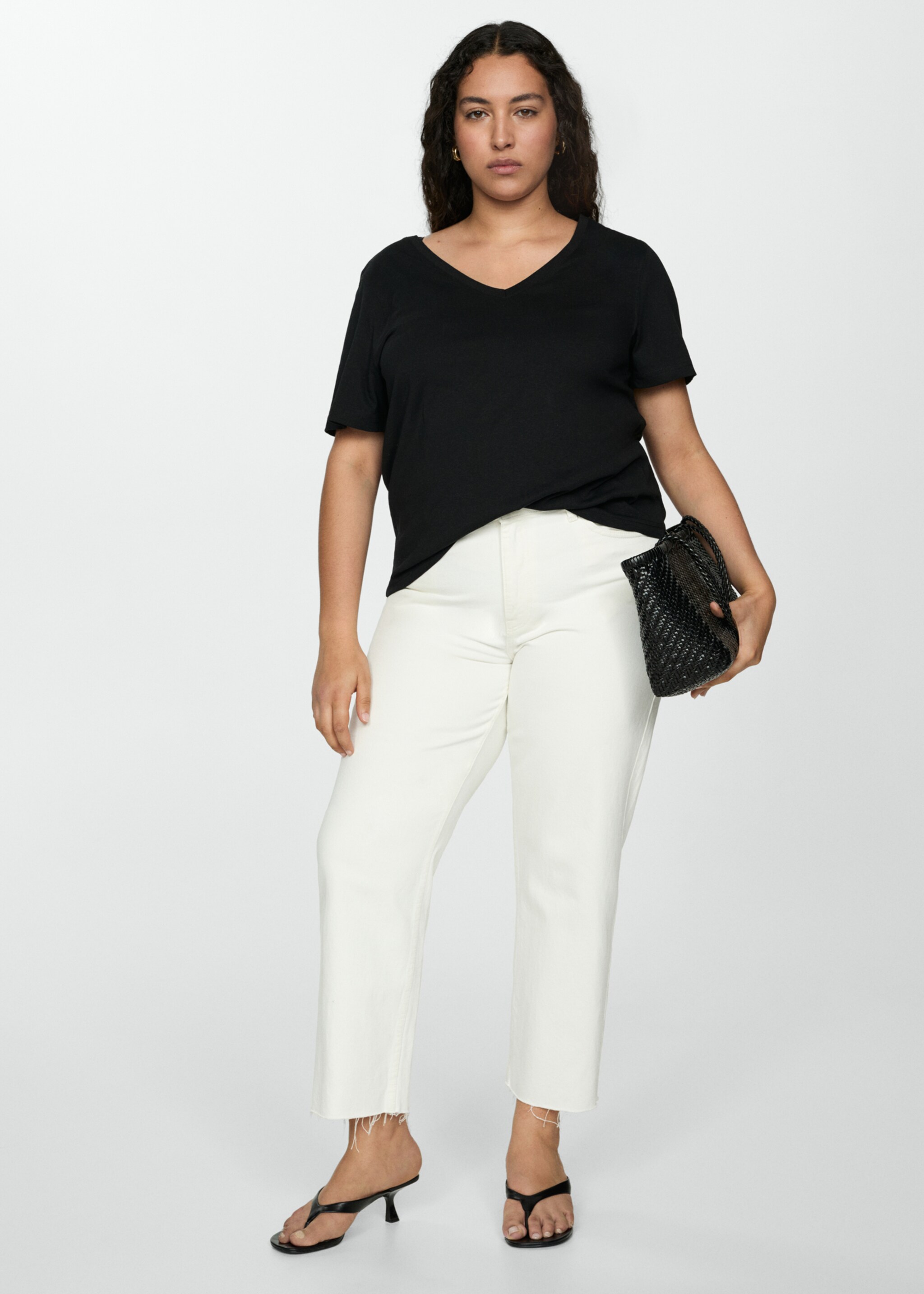 V-neck cotton T-shirt - Details of the article 3, Black. Ref: 77020582-00.