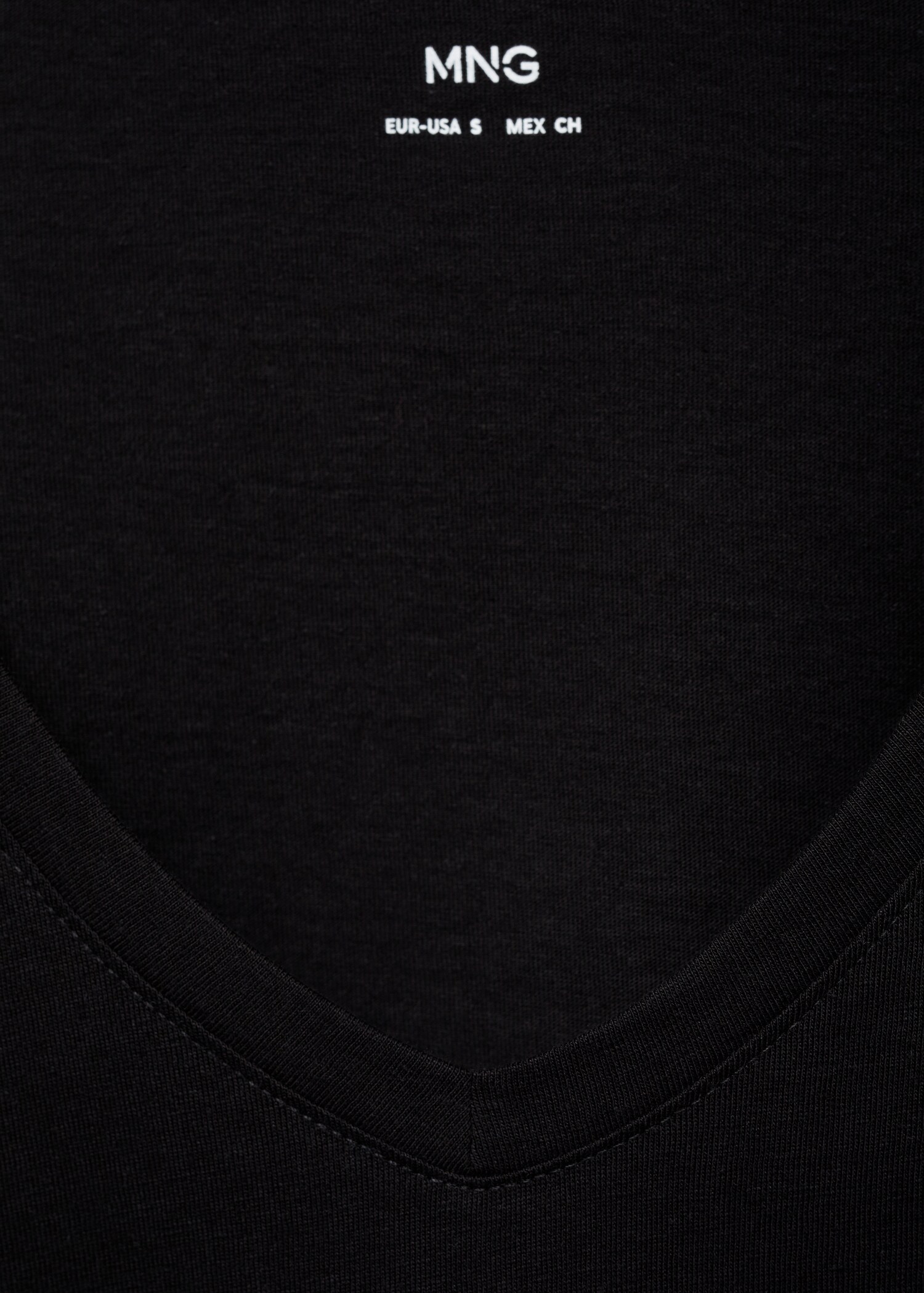 Baumwoll-T-Shirt, V-Ausschnitt - Detail des Artikels 8