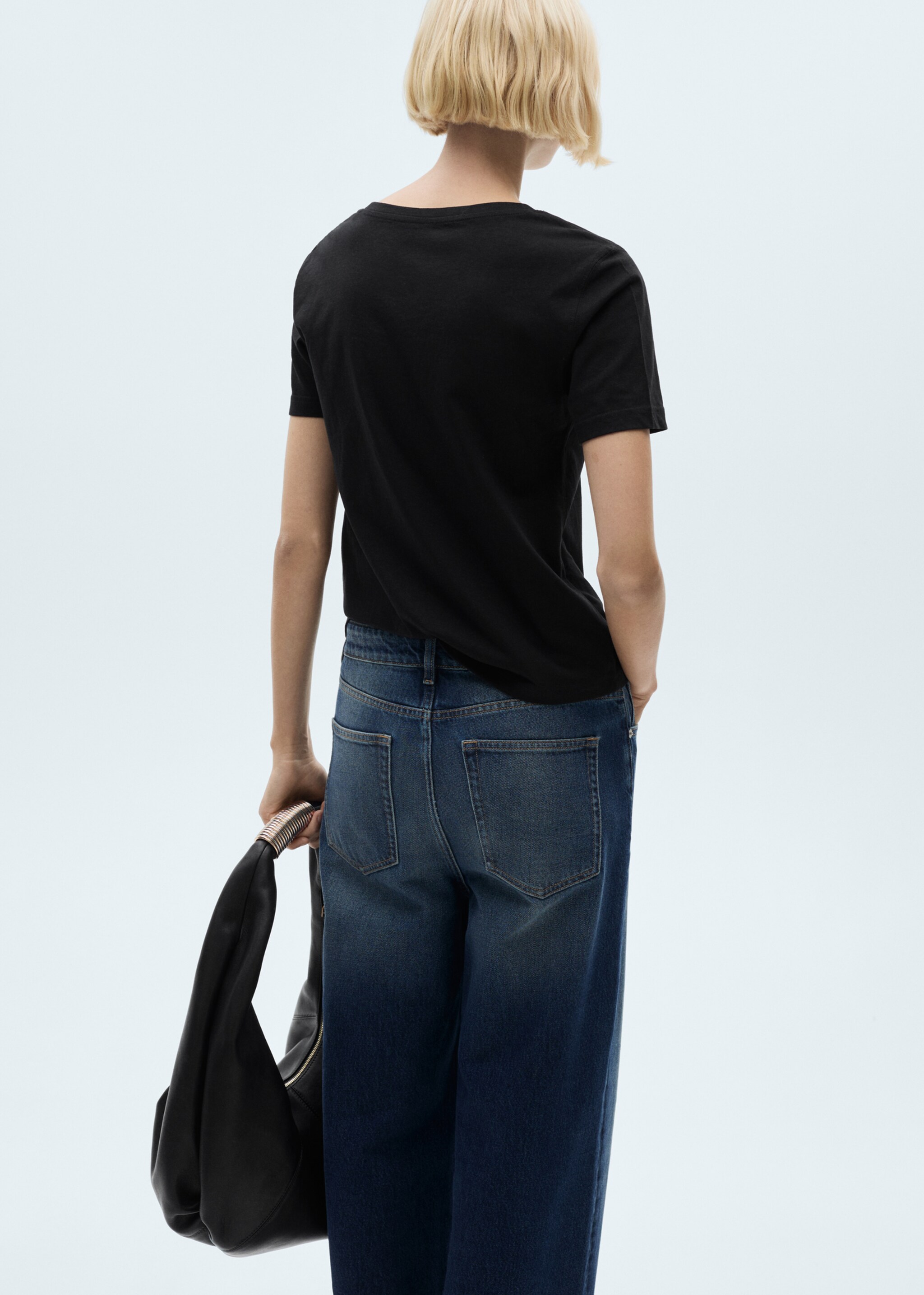 V-neck cotton T-shirt - Reverse of the article, Black. Ref: 77020582-00.