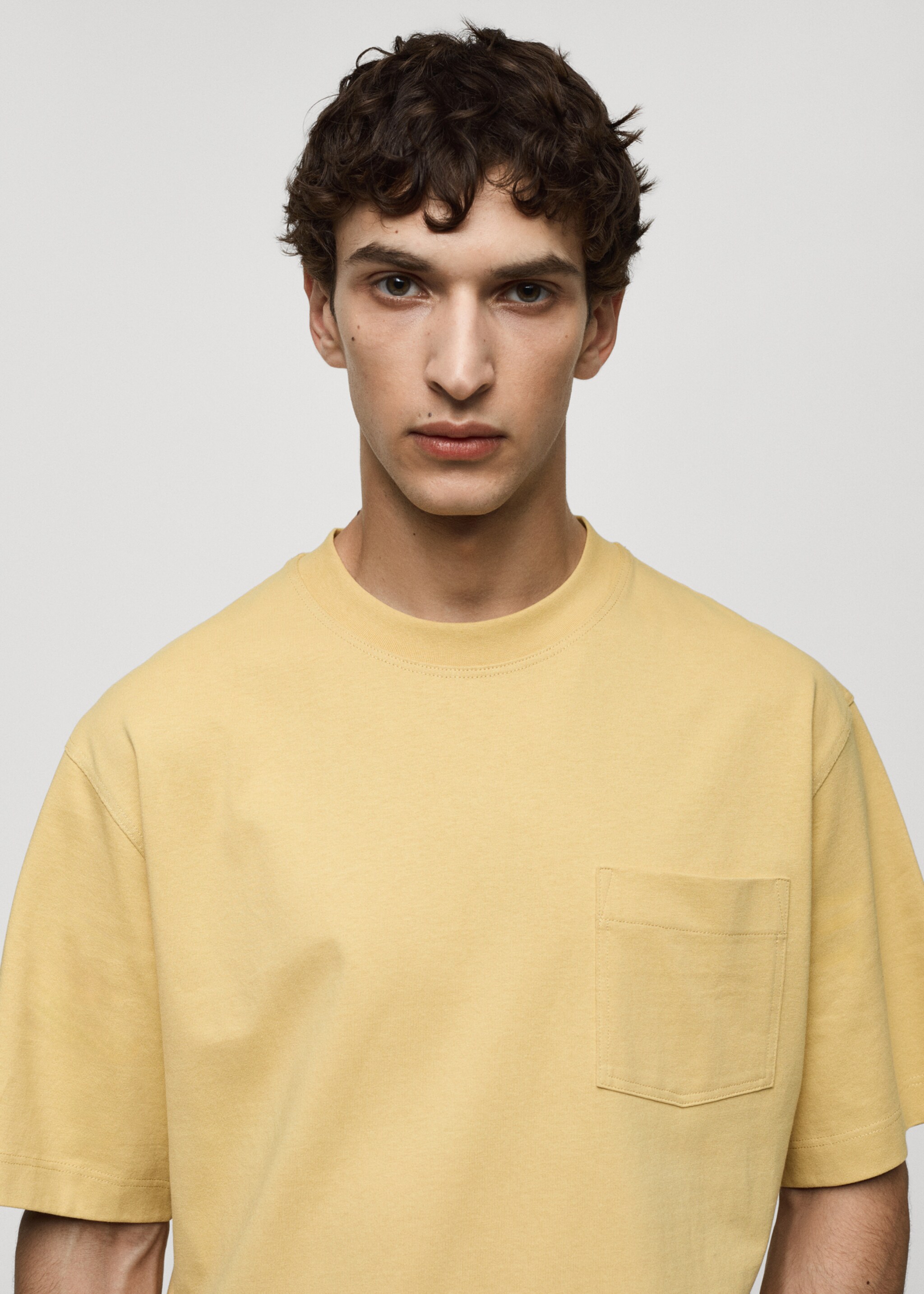 T-shirt de 100% algodão com bolso - Pormenor do artigo 1