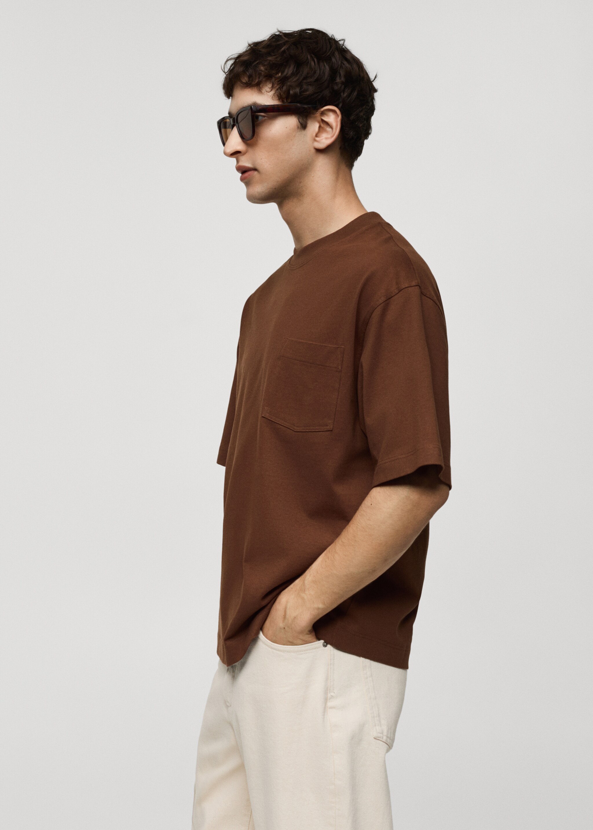 T-shirt de 100% algodão com bolso - Pormenor do artigo 2