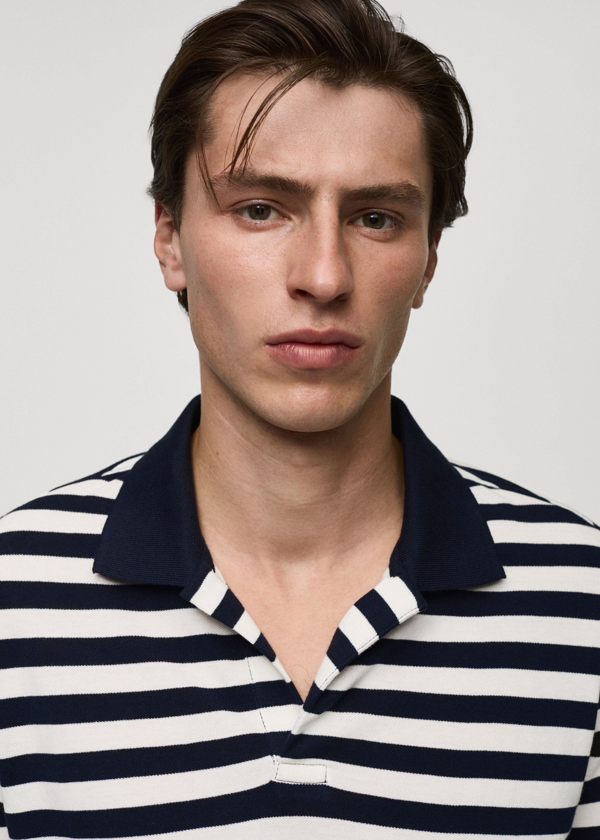 Gestreiftes Regular-Fit-Poloshirt aus Baumwoll-Piqué - Detail des Artikels 1