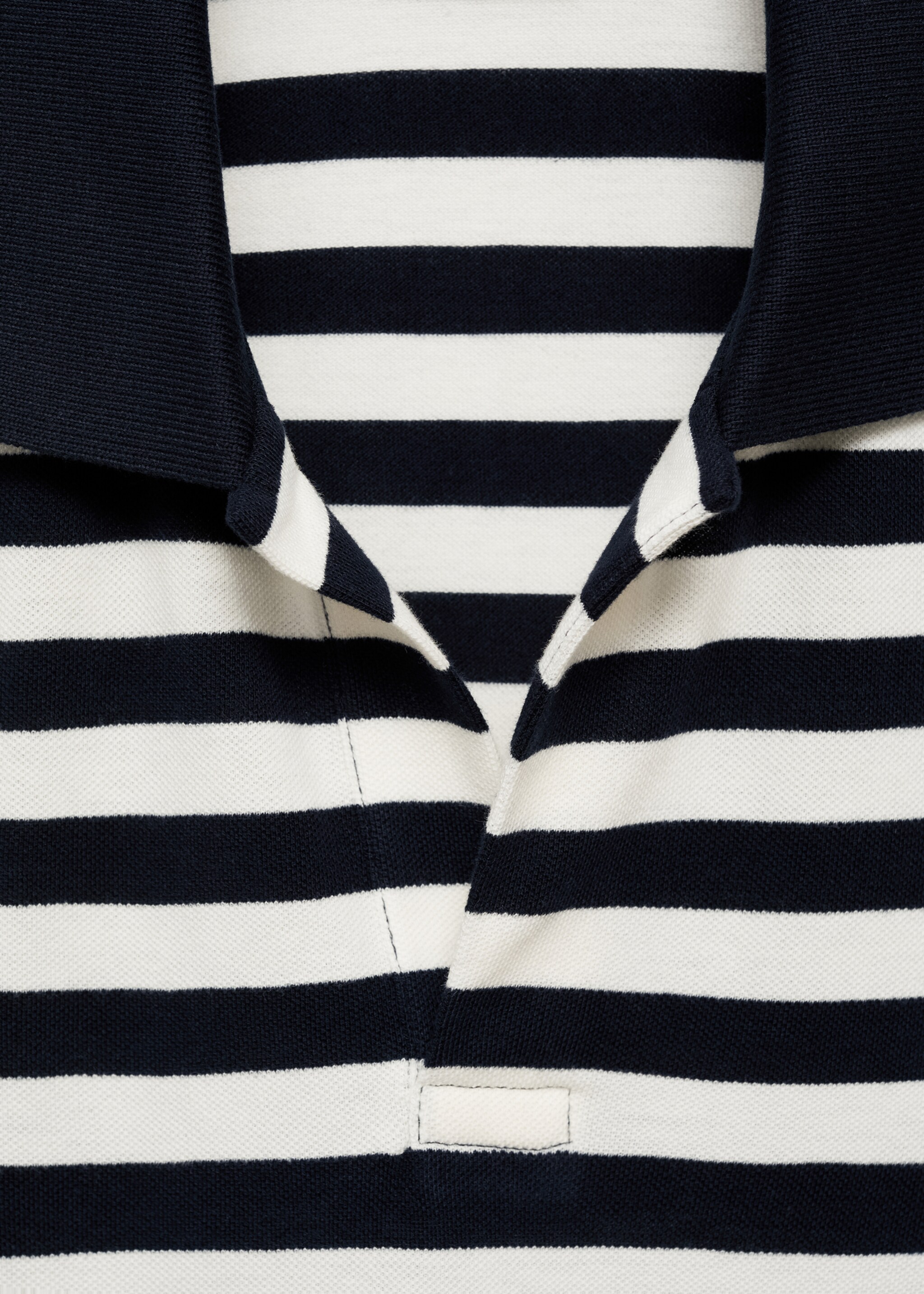 Gestreiftes Regular-Fit-Poloshirt aus Baumwoll-Piqué - Detail des Artikels 8