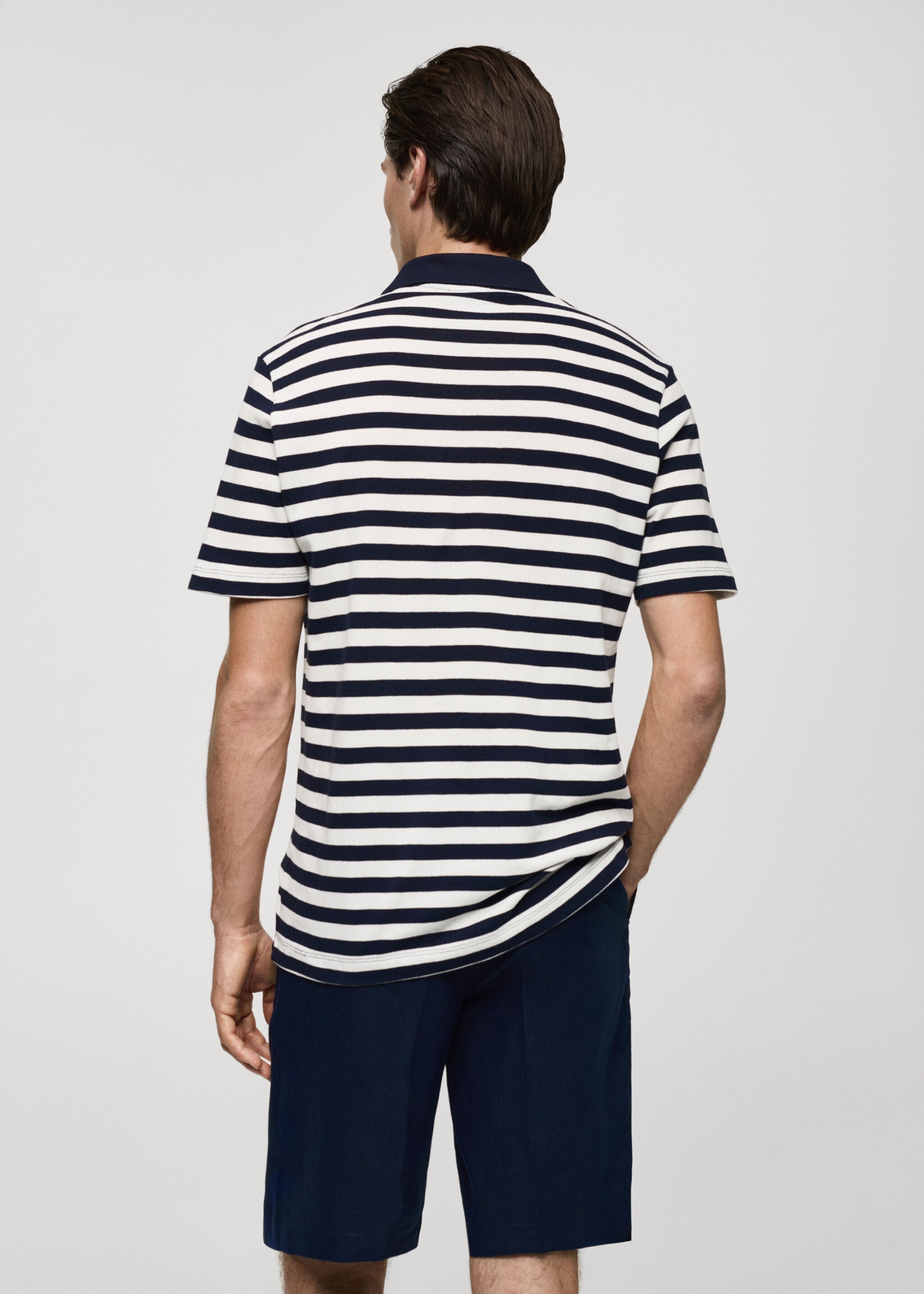 Gestreiftes Regular-Fit-Poloshirt aus Baumwoll-Piqué - Rückseite des Artikels