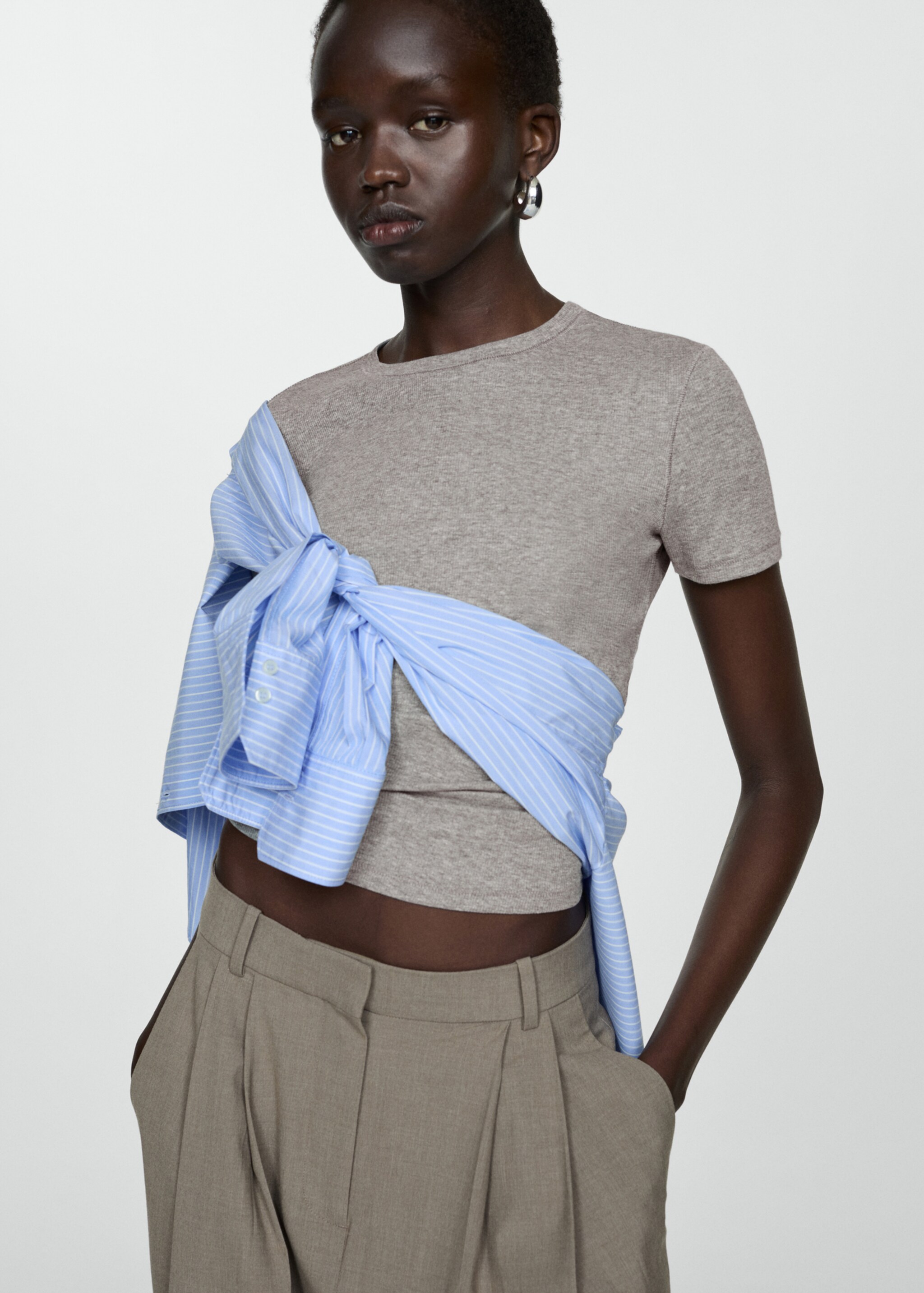 Knitted short-sleeve t-shirt - Medium plane, Grey. Ref: 77020622-00.