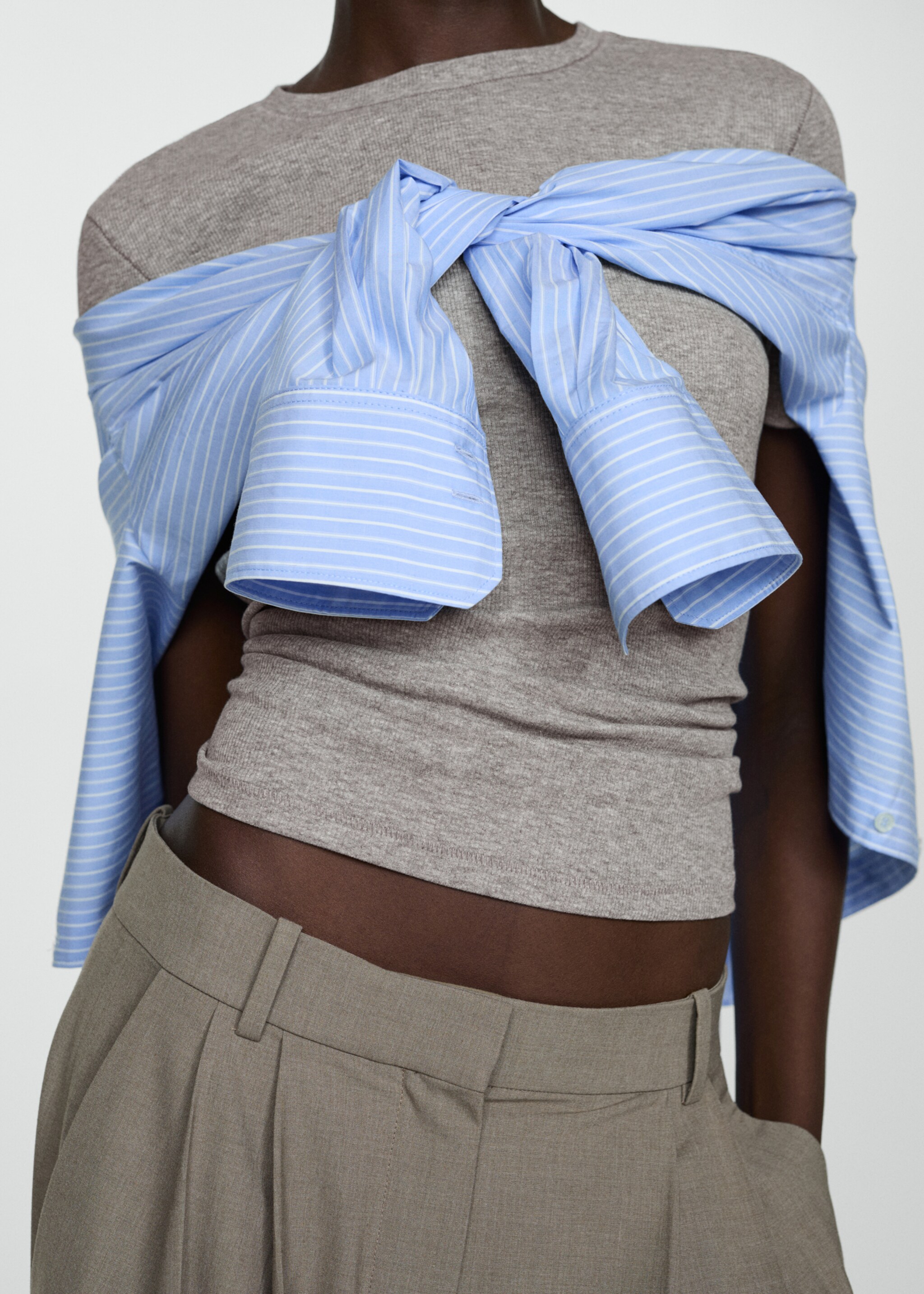 Knitted short-sleeve t-shirt - Details of the article 6, Grey. Ref: 77020622-00.