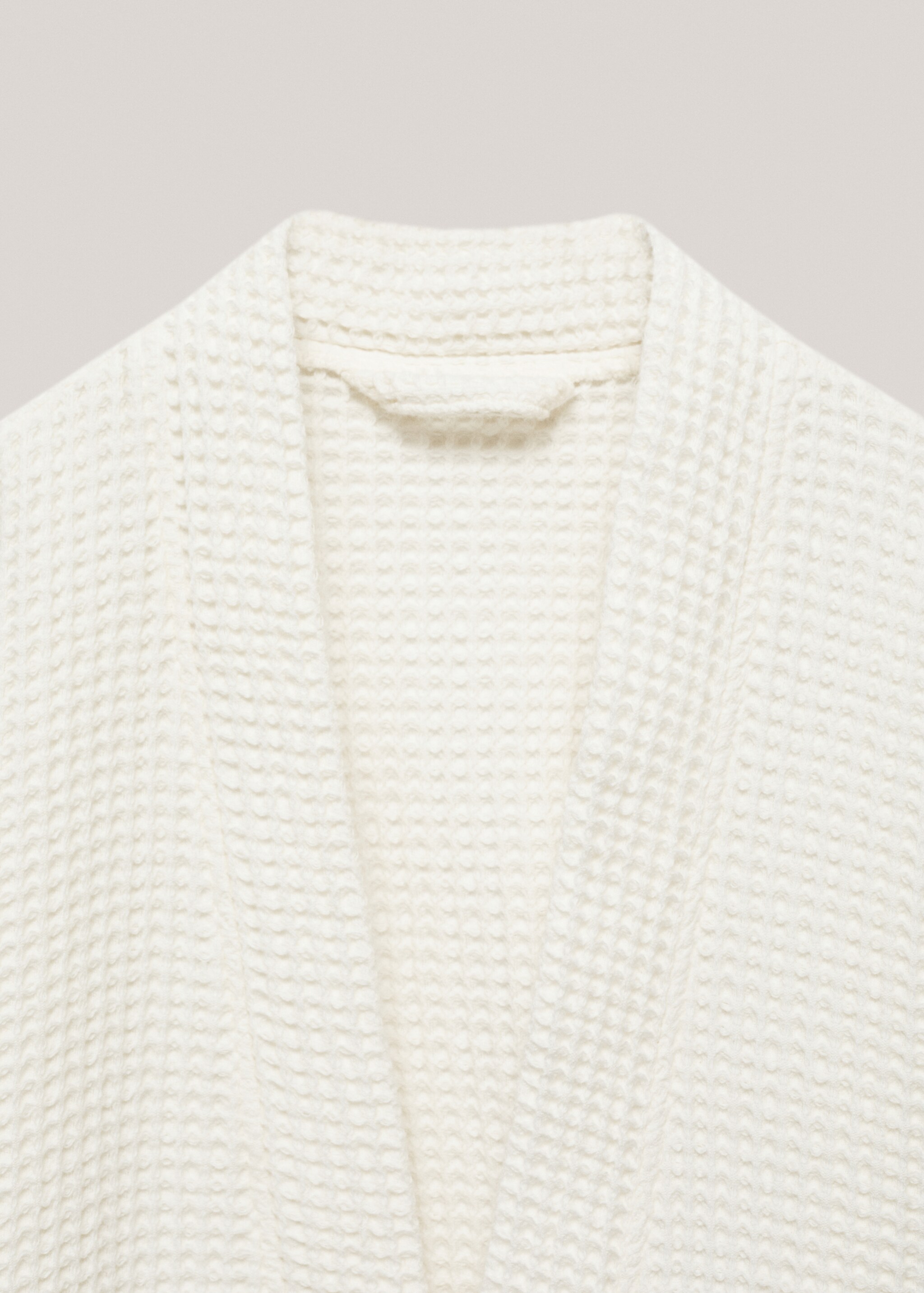 100% cotton waffle bathrobe - Details of the article 1, Ecru. Ref: 77020646-00.