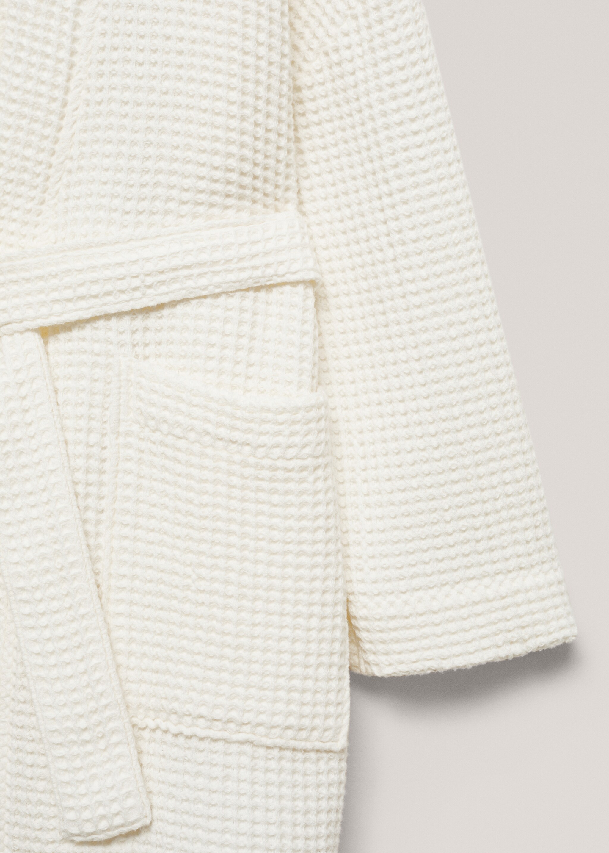 100% cotton waffle bathrobe - Details of the article 2, Ecru. Ref: 77020646-00.
