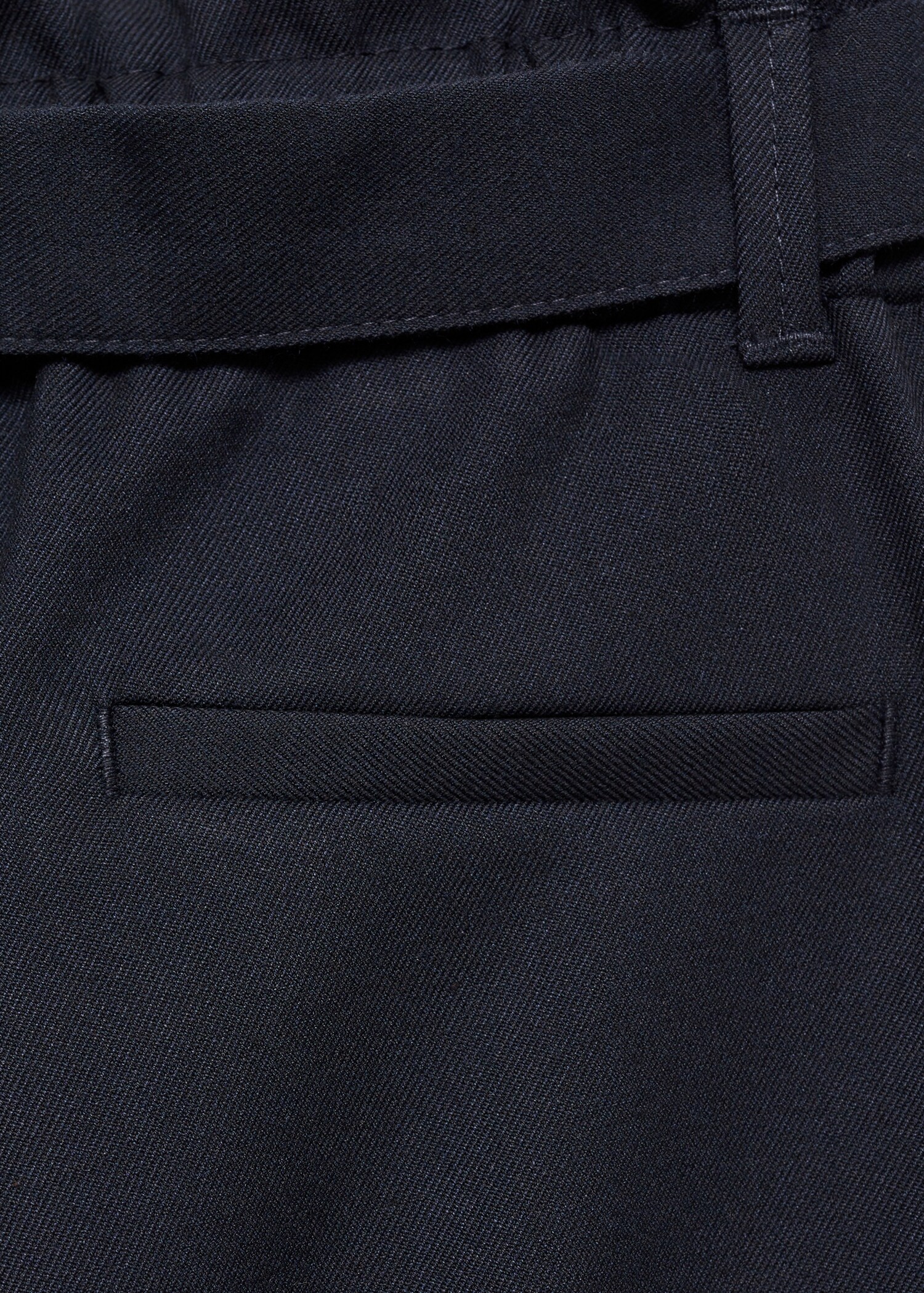 Hose mit Schleifengürtel - Detail des Artikels 0