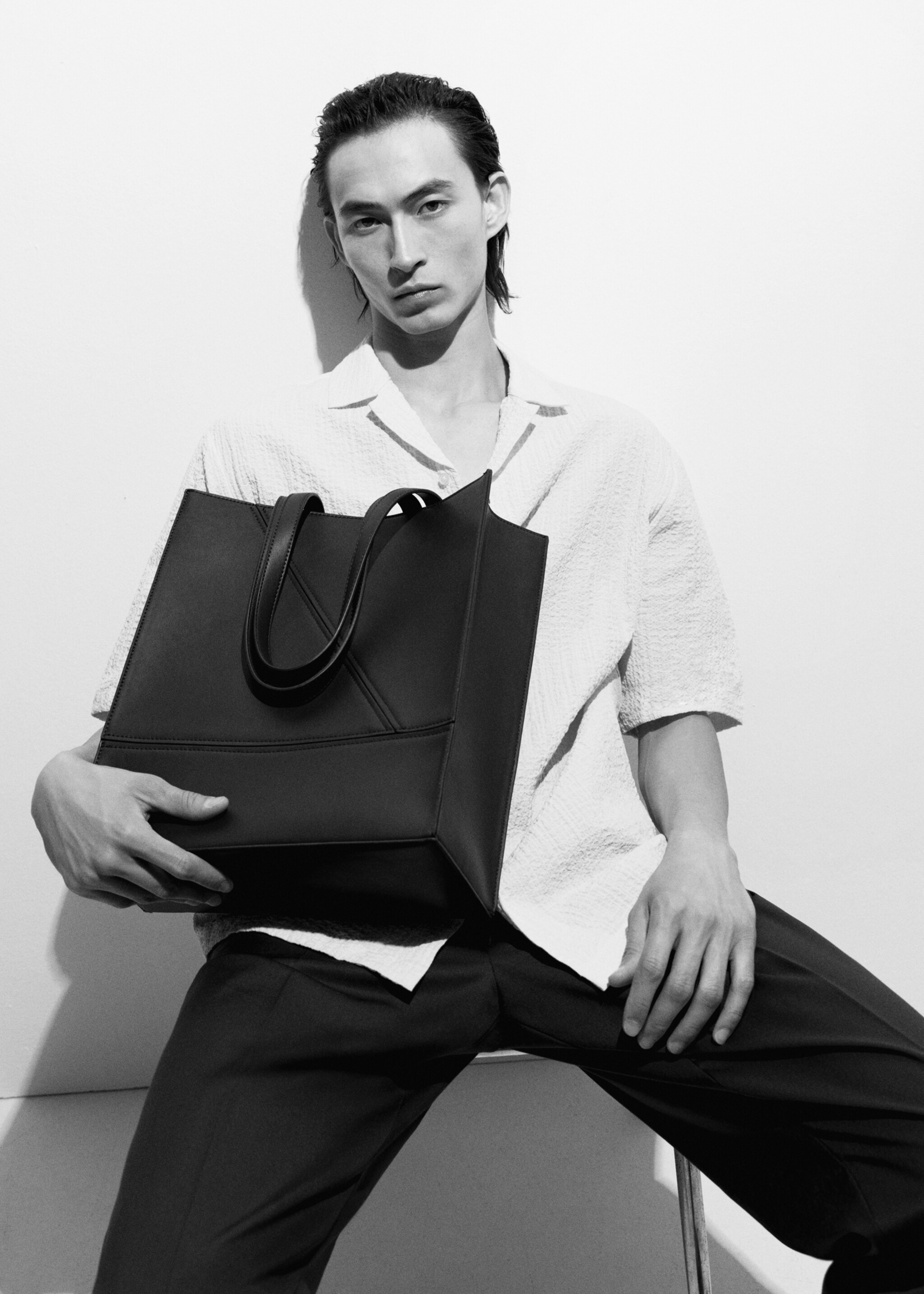 Leather-effect tote bag - Details of the article 8