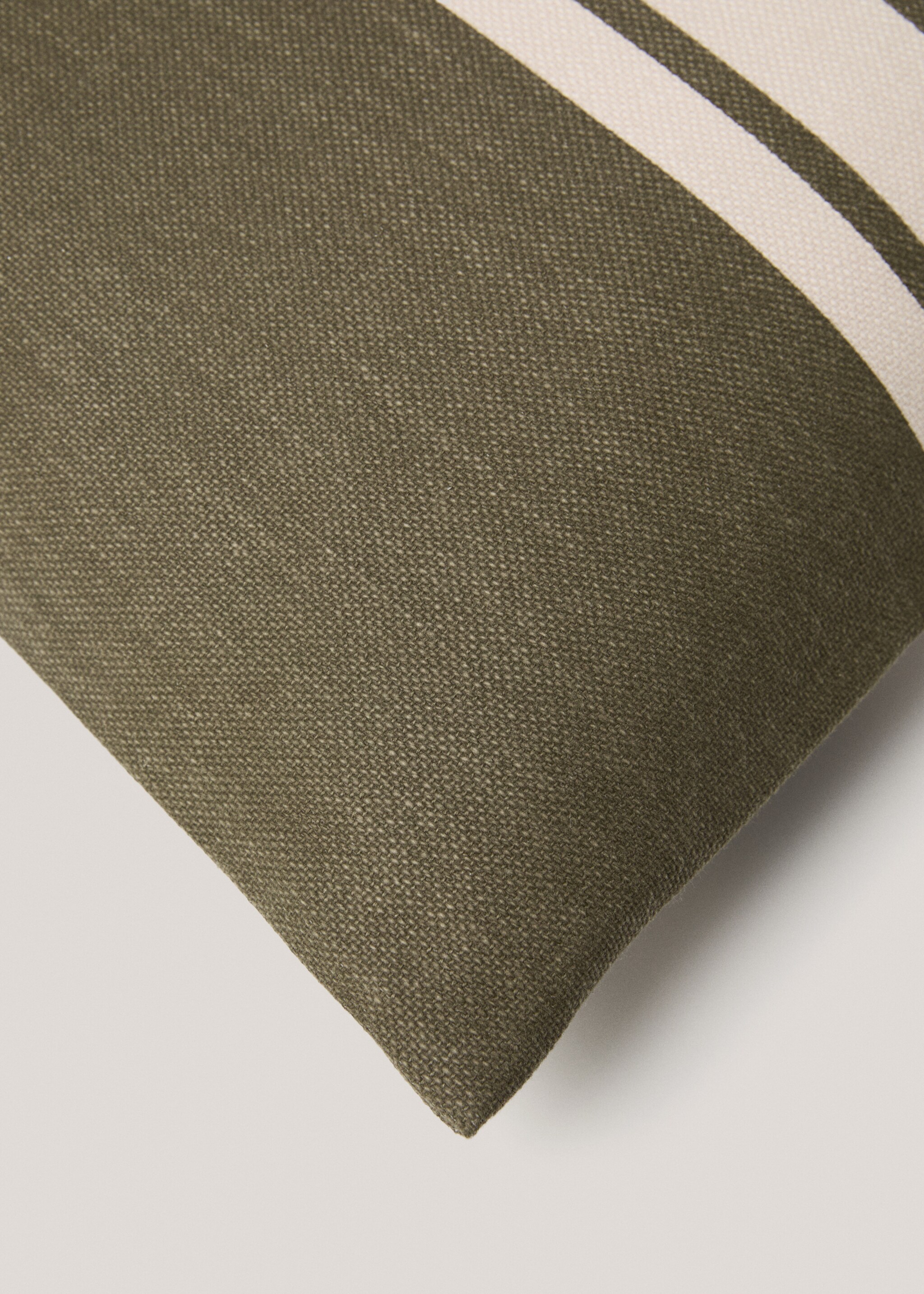 Kissenhülle aus Baumwolle mit doppeltem Streifenmuster 45 x 45 cm - Detail des Artikels 3, Grün. Ref: 77022547-00.