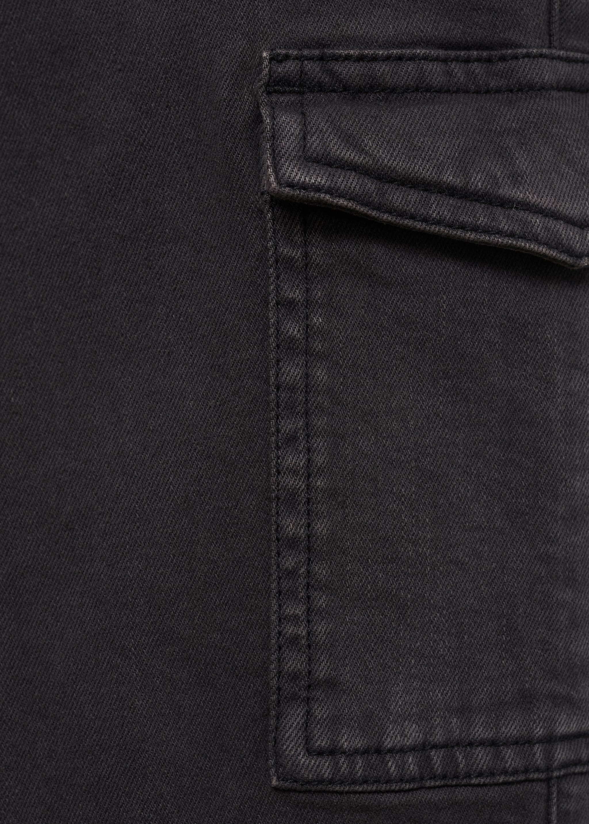 Jean cargo flare - Détail de l'article 0, Black denim. Ref: 77022550-00.