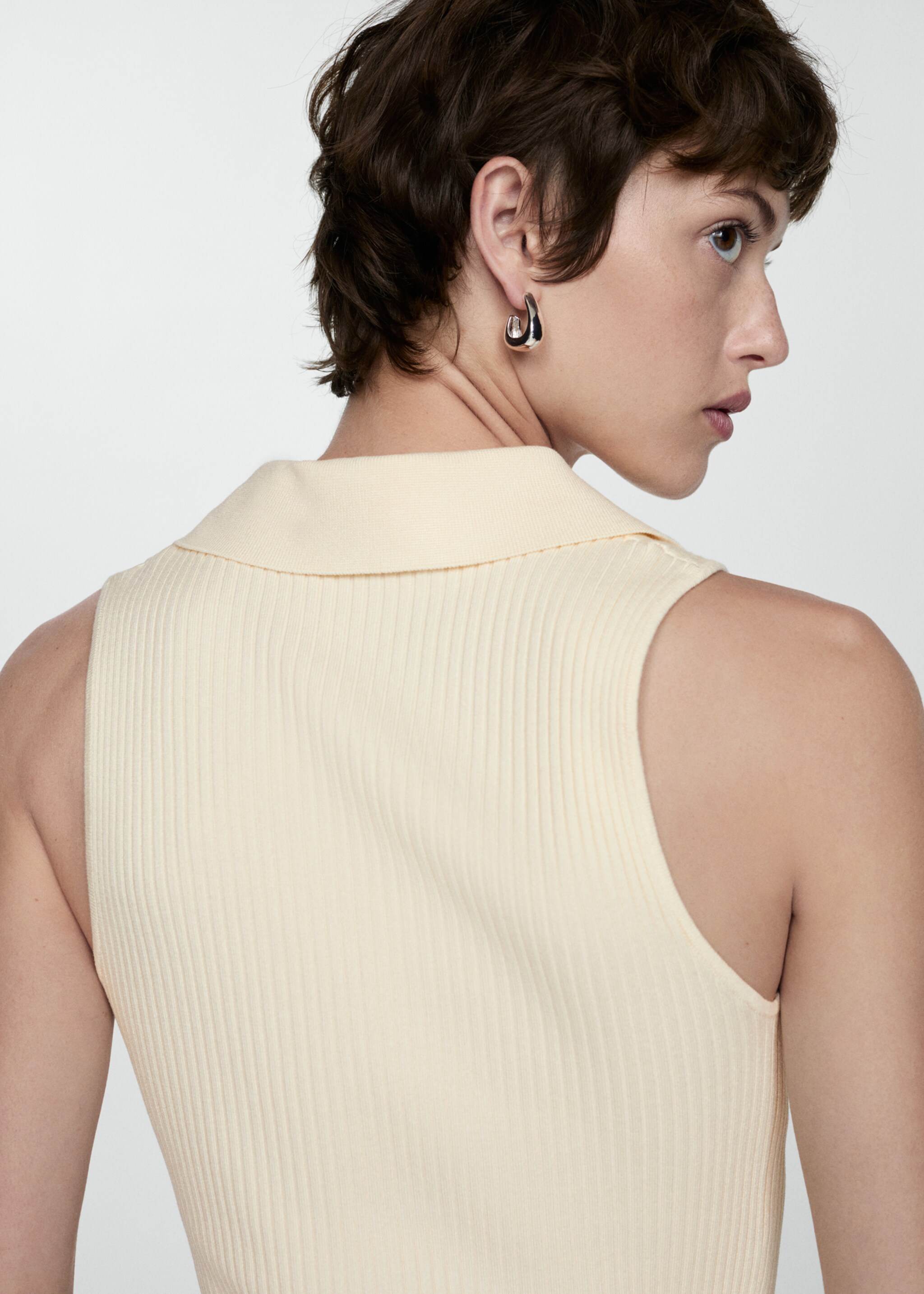 Buttoned knit top - Details of the article 2