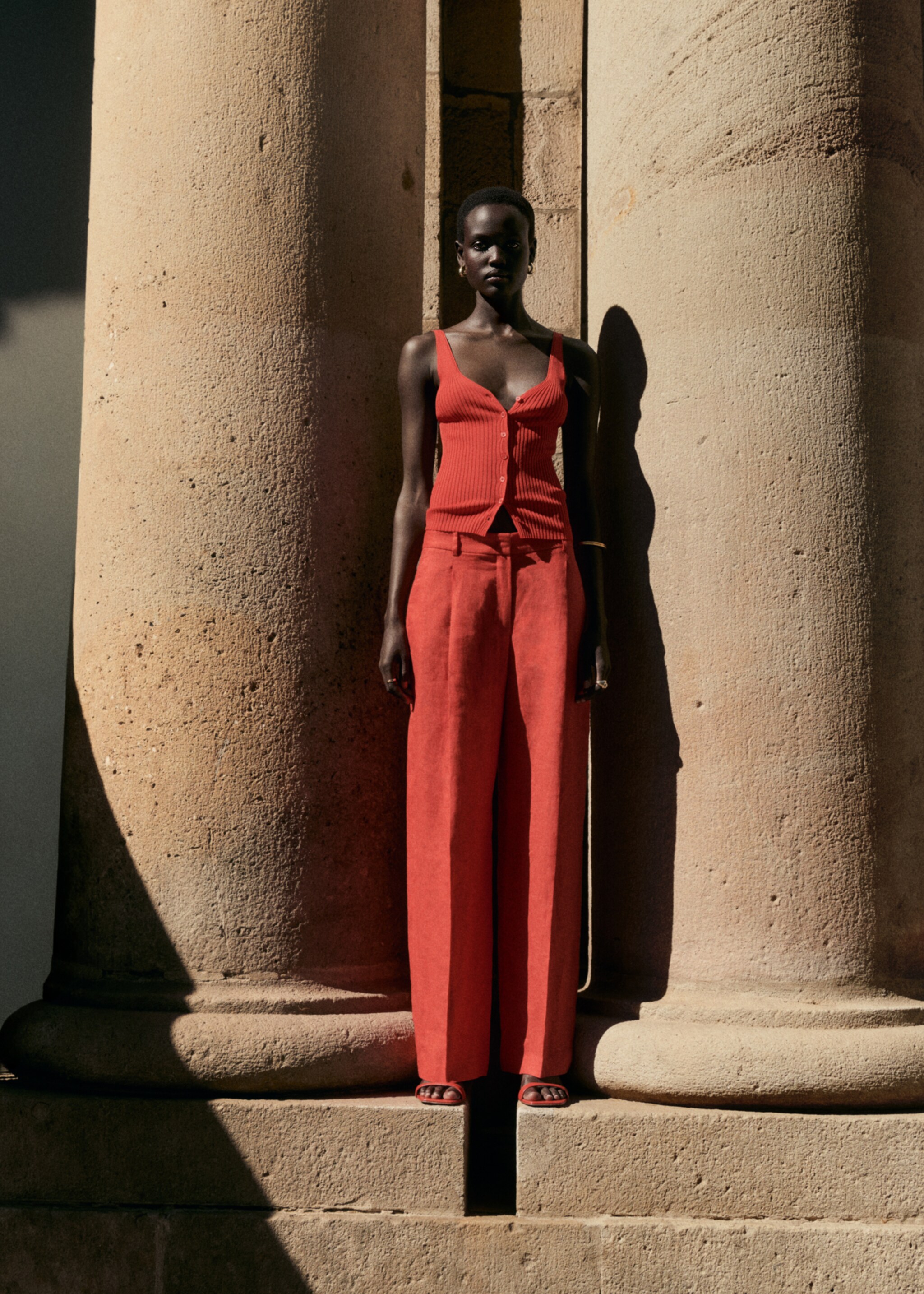 Buttoned knit top - Details of the article 7, Red. Ref: 77022923-00.