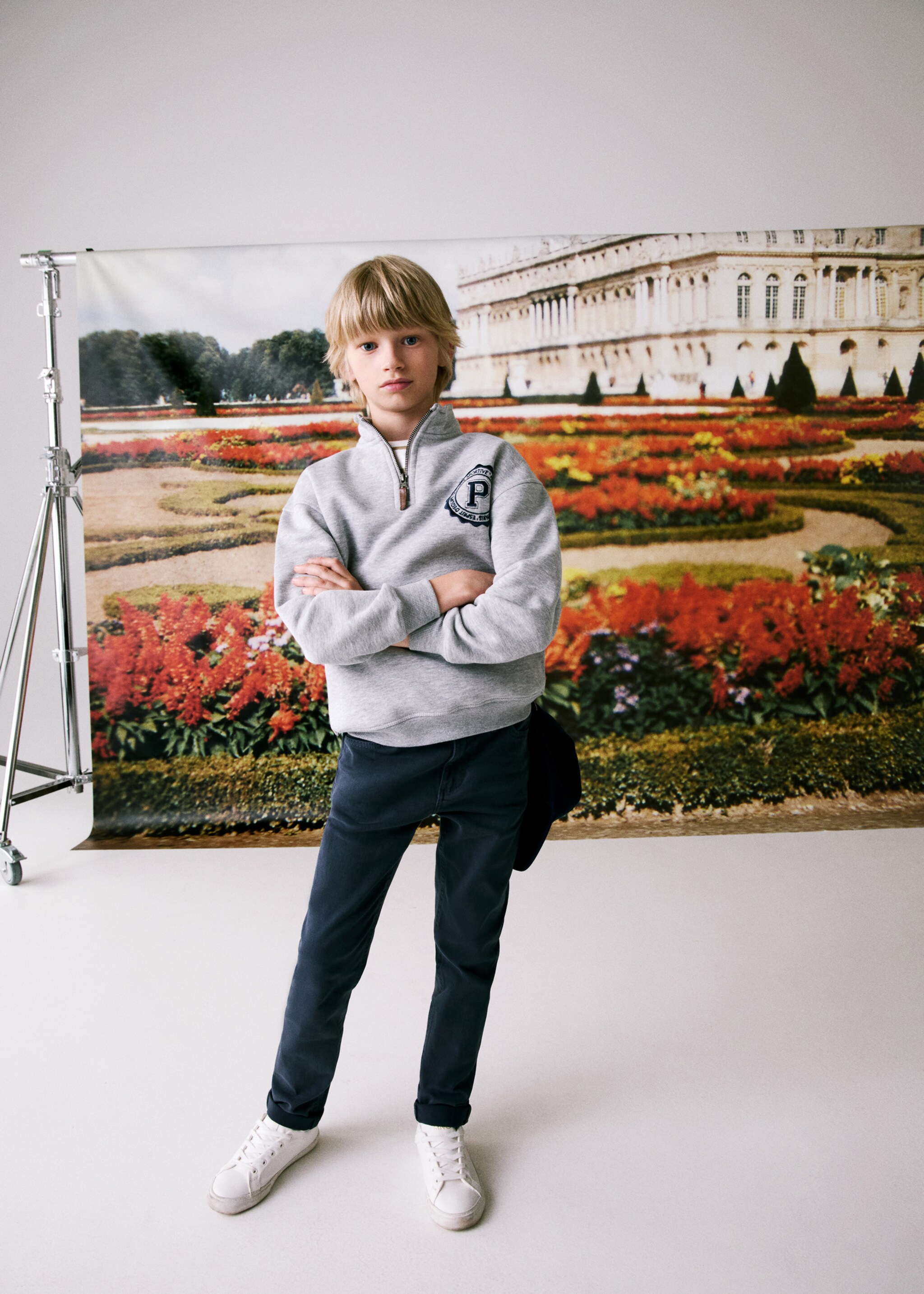 Baumwoll-Sweatshirt mit Stickdetail - Detail des Artikels 6, Mittelgrau meliert. Ref: 77022933-00.