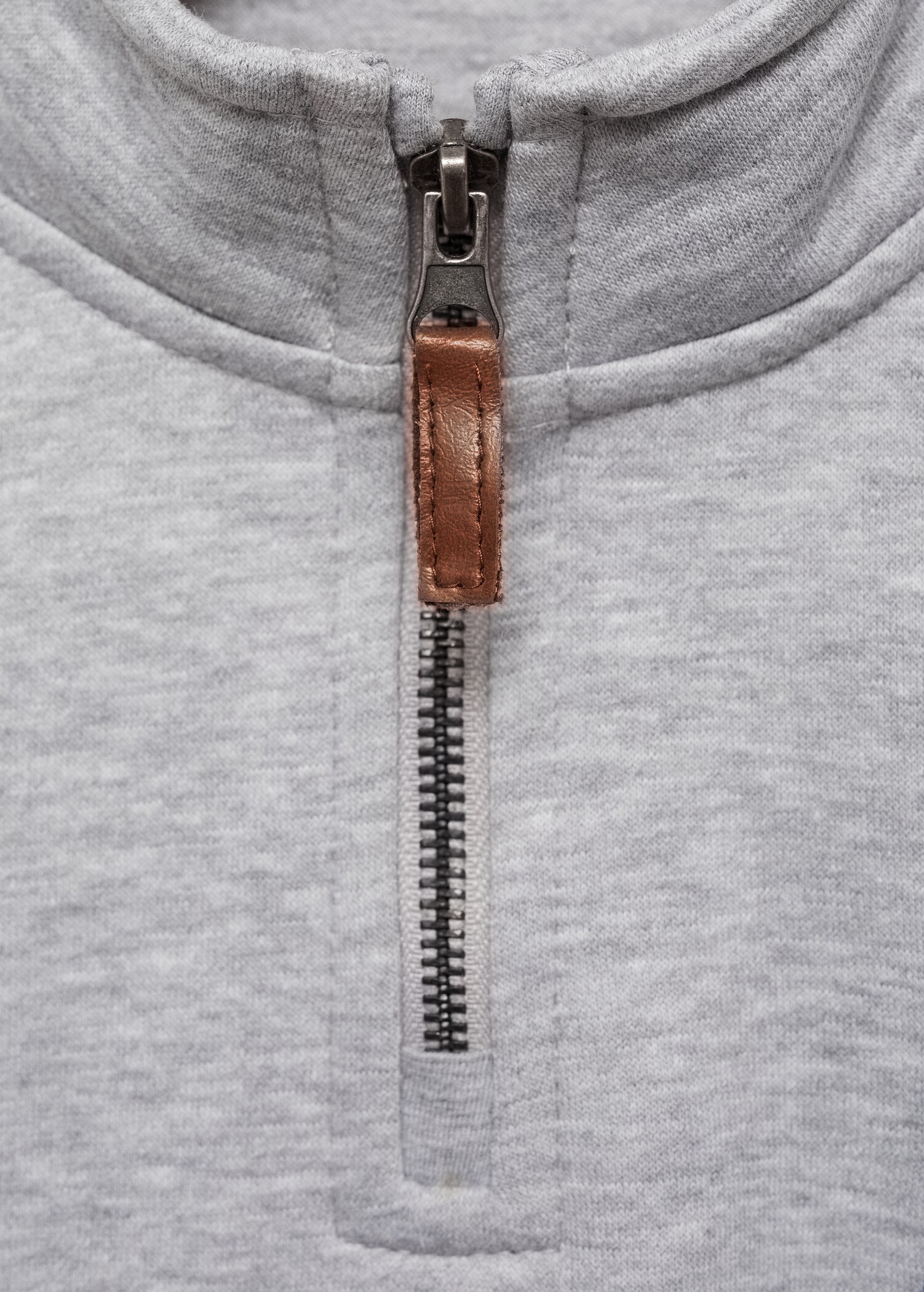 Baumwoll-Sweatshirt mit Stickdetail - Detail des Artikels 8