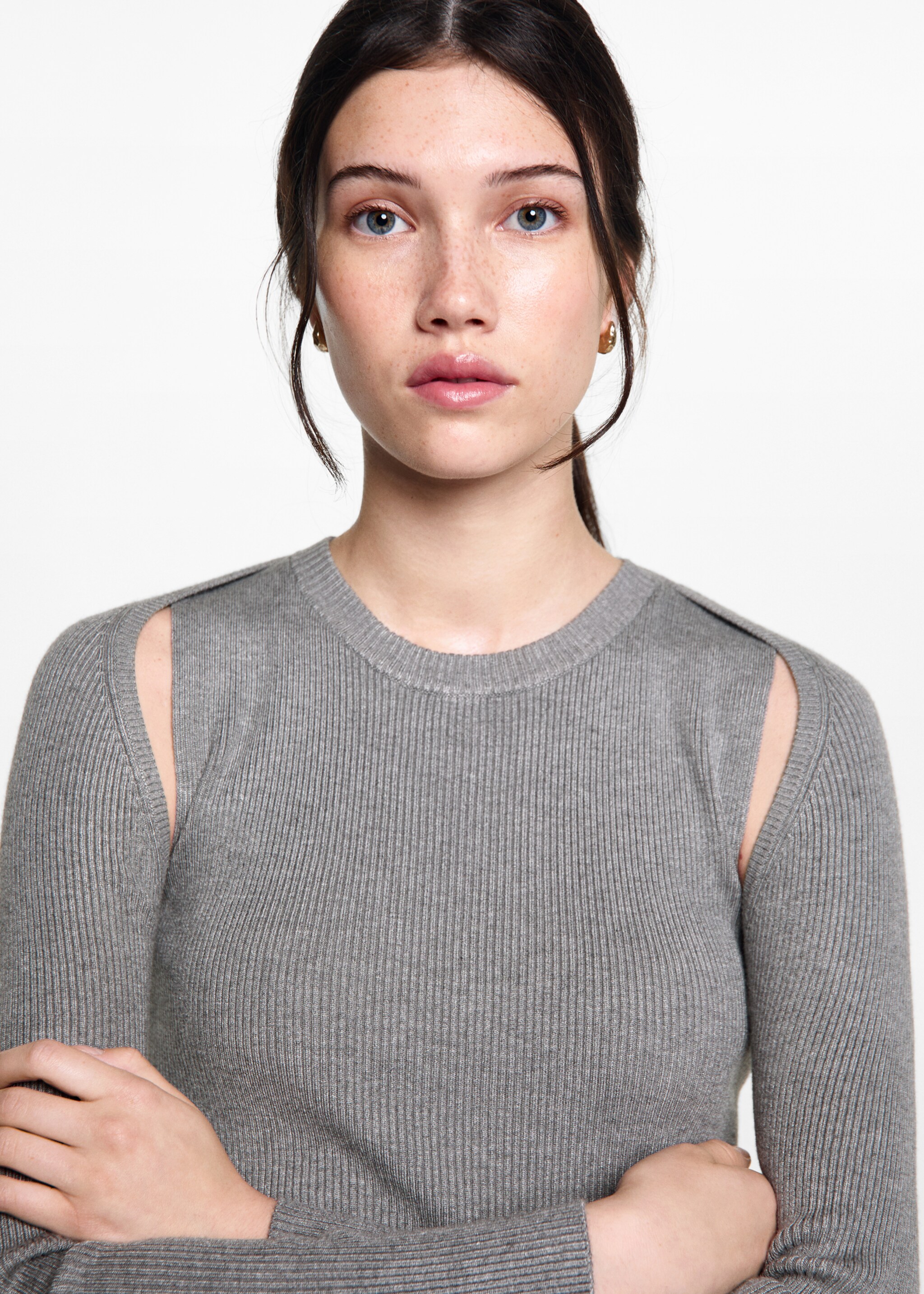 Ribbed sweater with sleeves - Details of the article 1, Grey. Ref: 77022934-00.