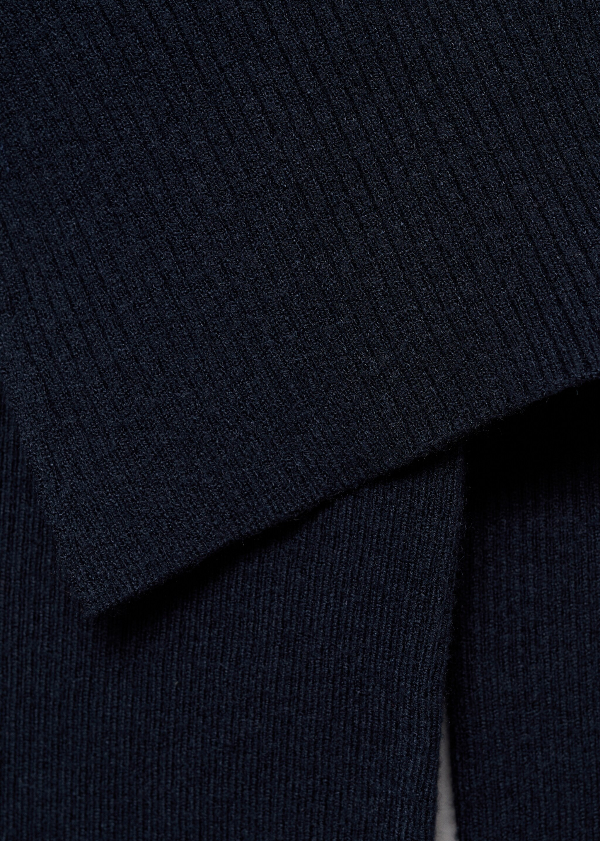 Pull maille épaules dénudées - Détail de l'article 0, Bleu marine foncé. Ref: 77022935-00.