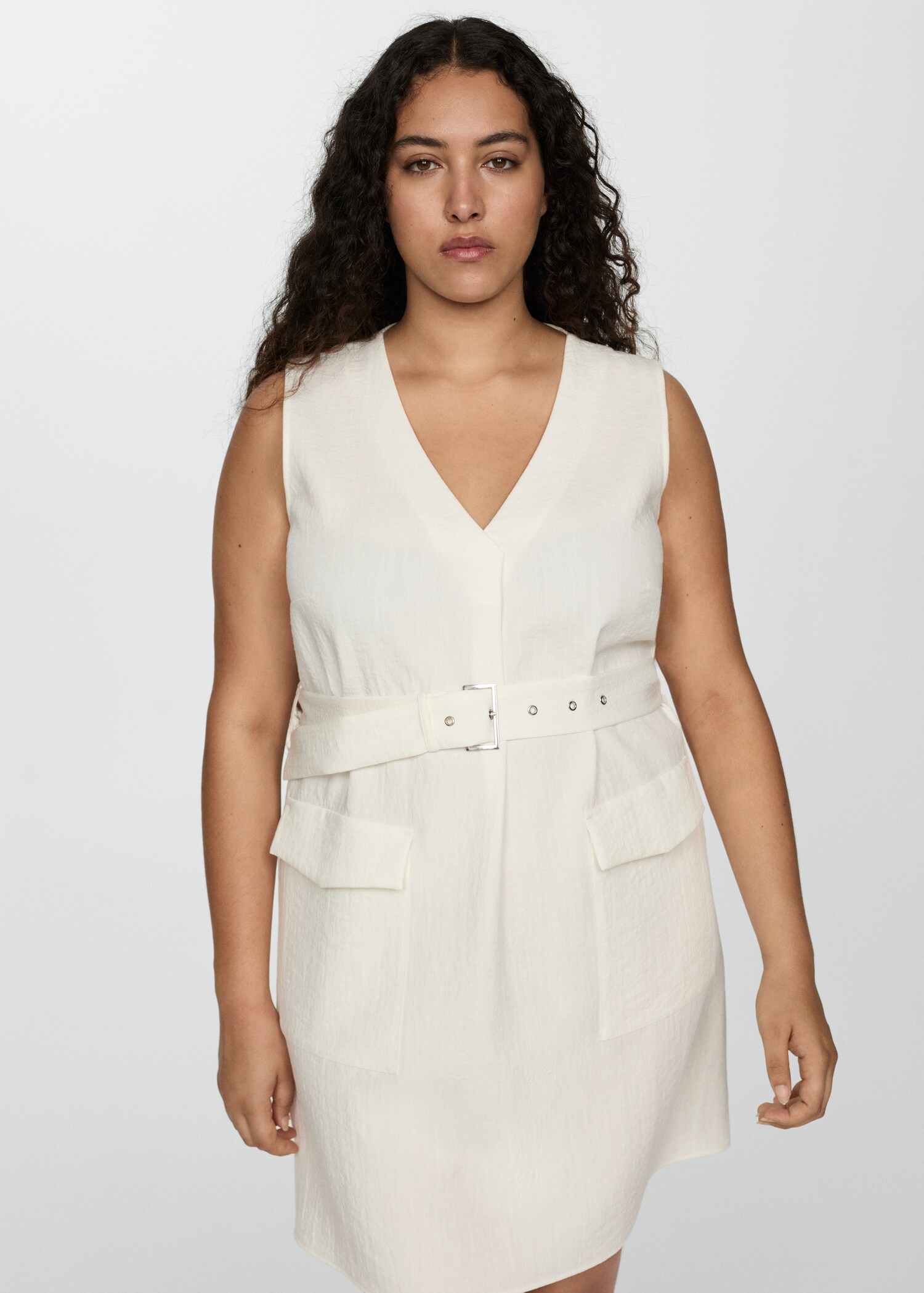 Dress with pockets and belt - Details of the article 5
