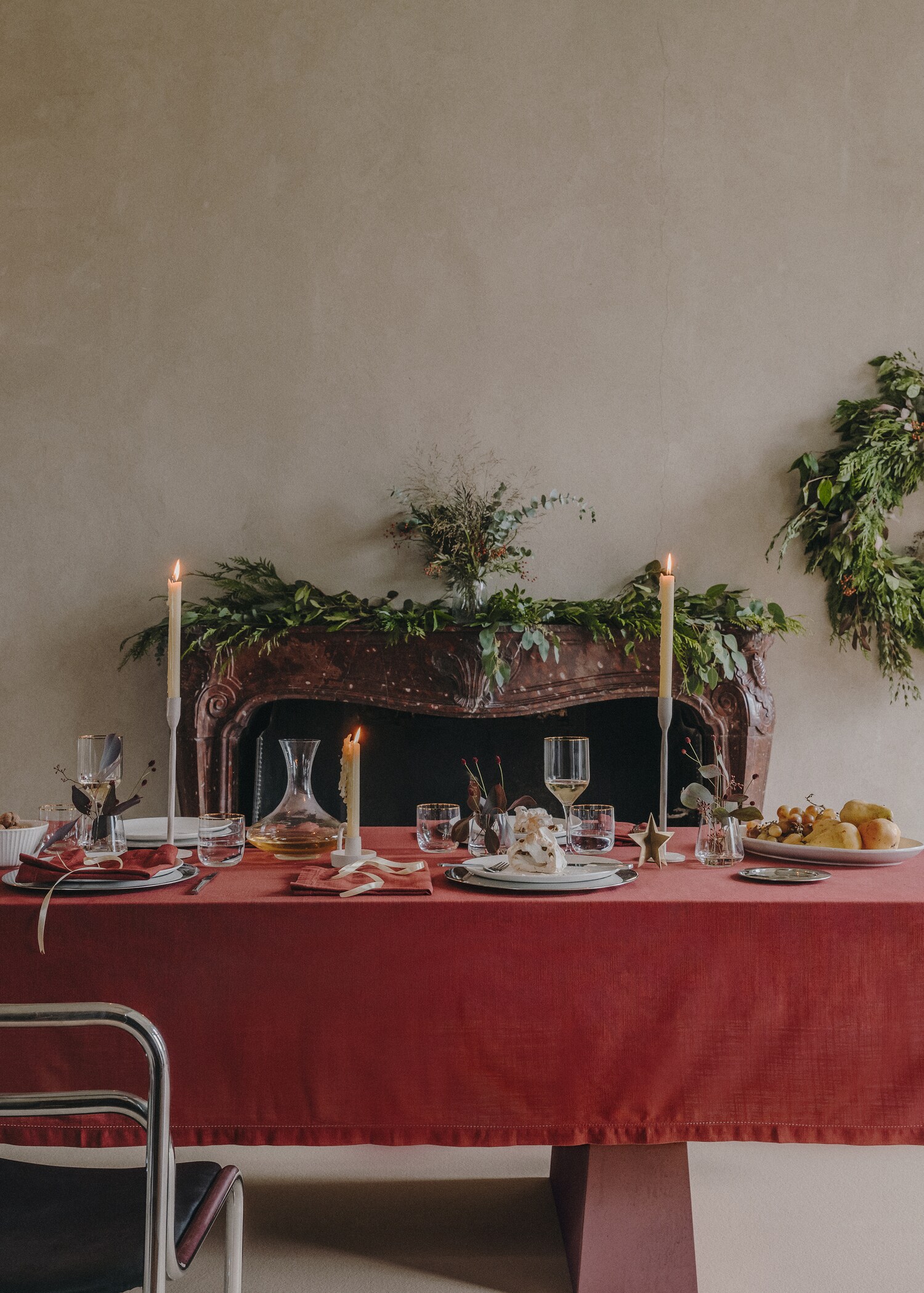 Embroidered hemstitch tablecloth for 2 to 4 diners - Details of the article 6