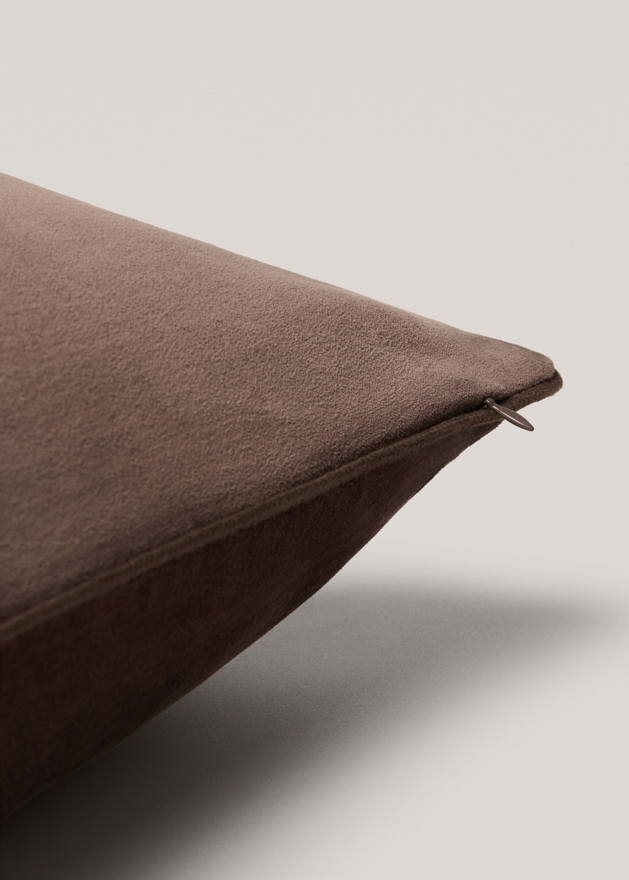 Velvet cushion case 60x60cm - Details of the article 3, Brown. Ref: 77023286-00.