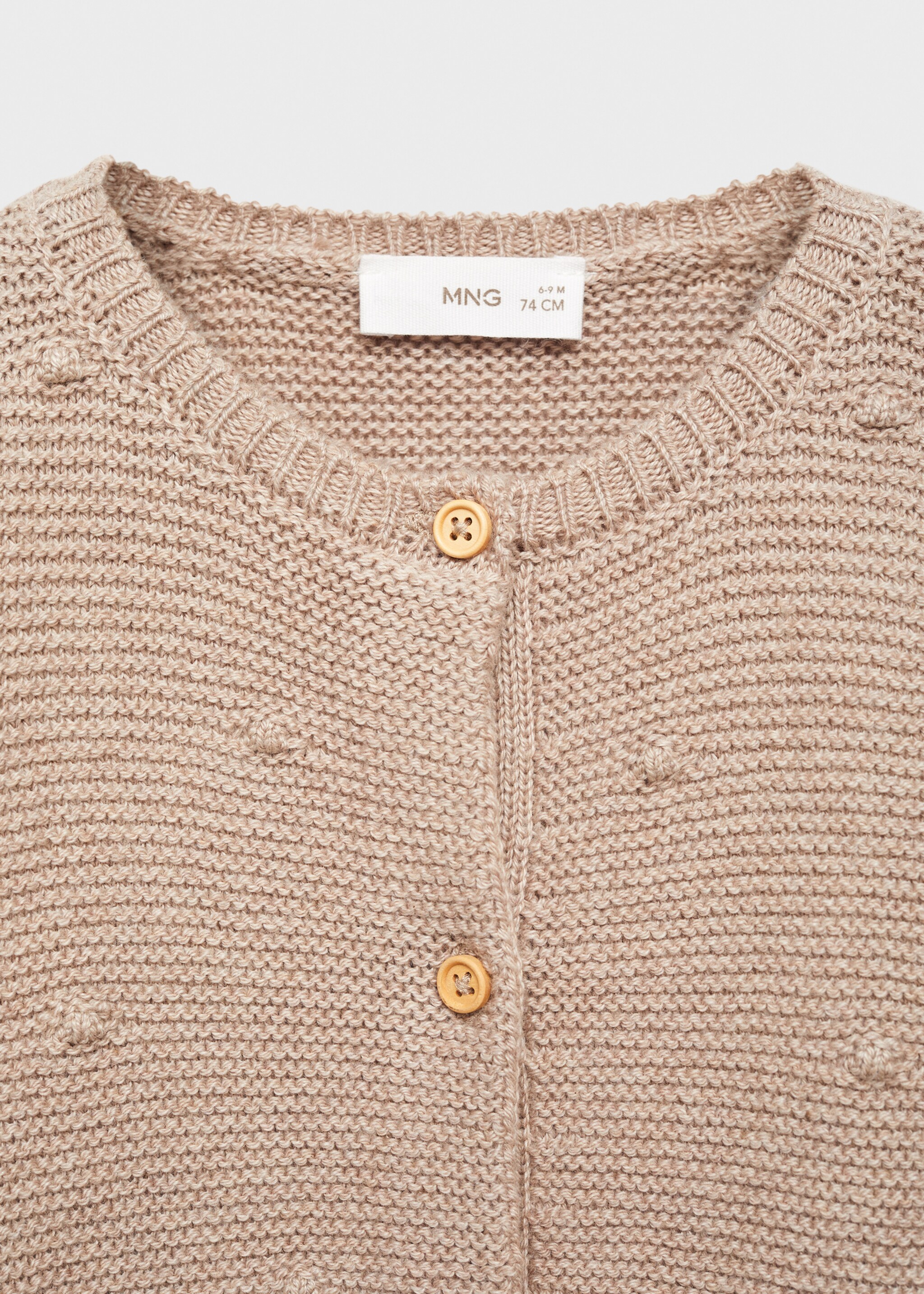 Strickjacke mit Knöpfen - Detail des Artikels 8, Mittelbraun. Ref: 77023668-00.