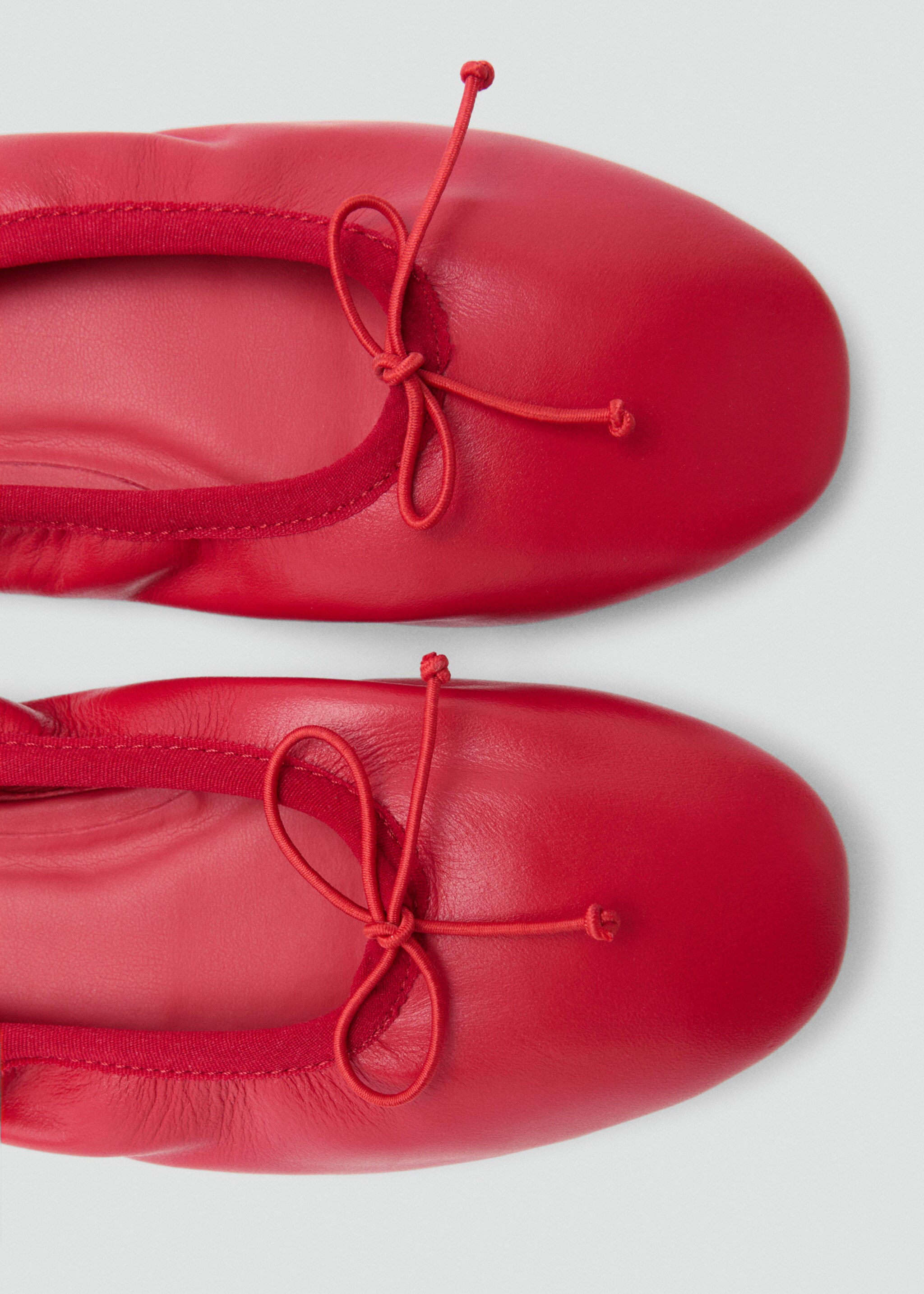 Leather ballet flats with bow - Details of the article 2, Red. Ref: 77023669-00.