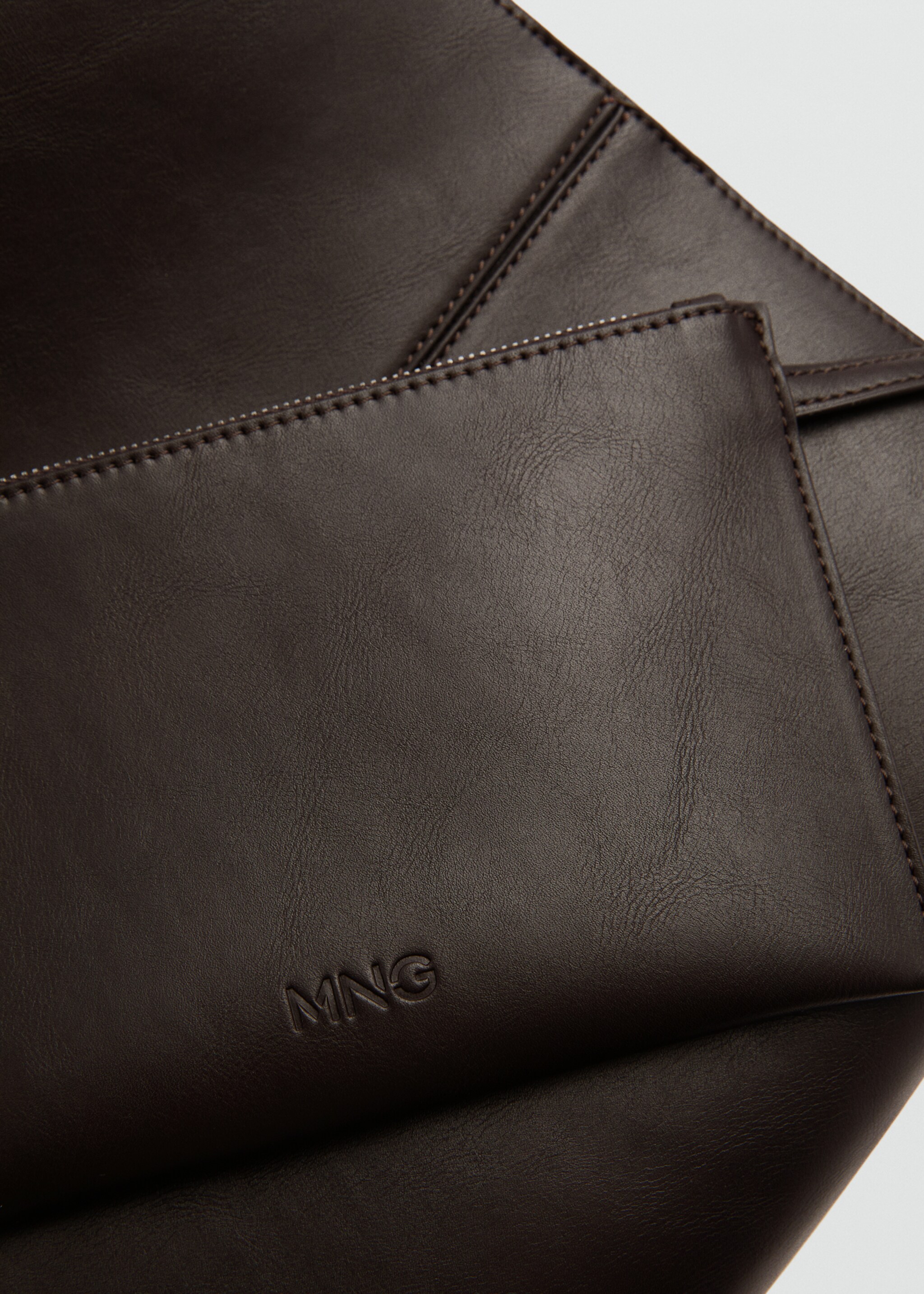Short handle shopper bag - Details of the article 4, Chocolate. Ref: 77024020-00.