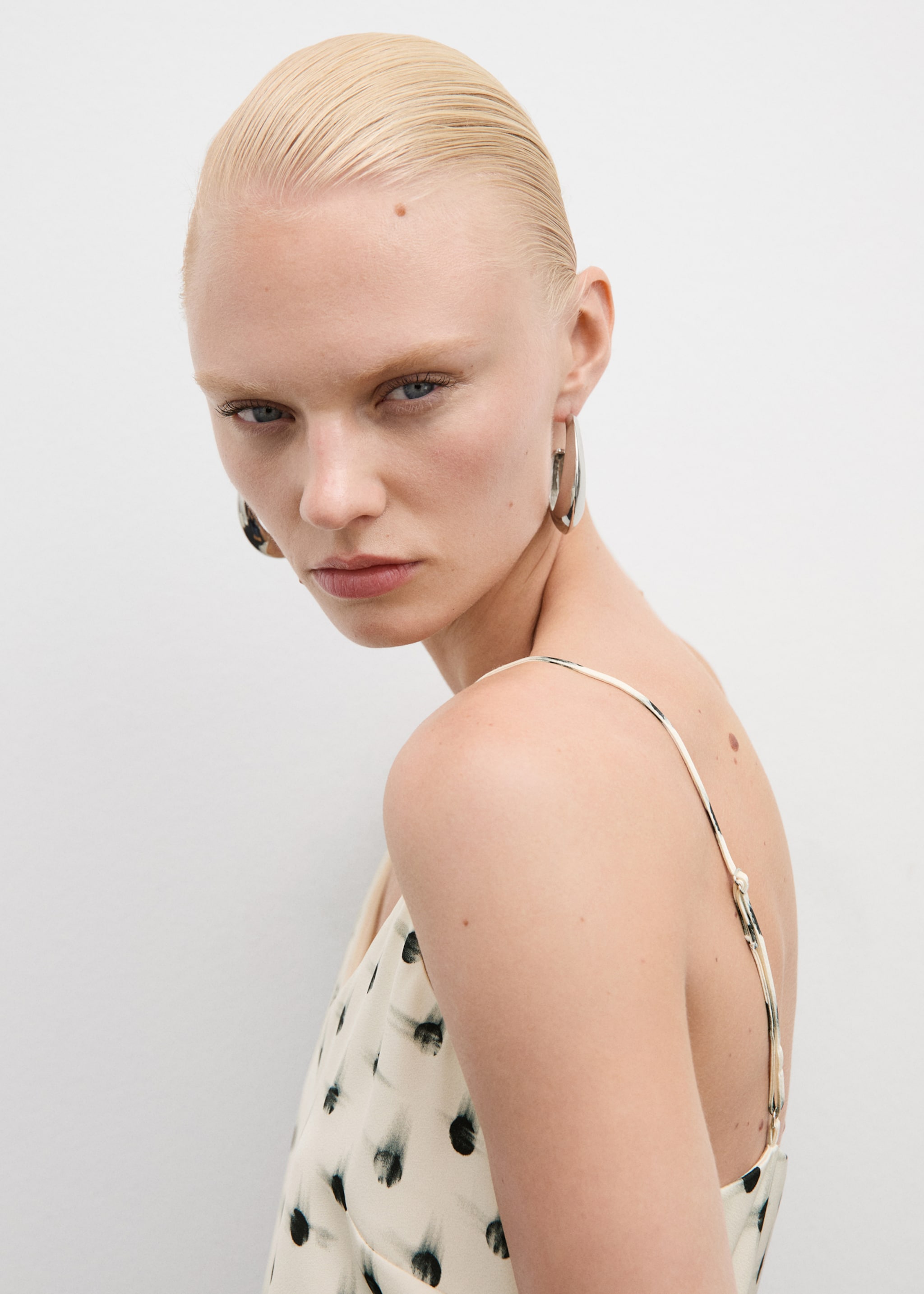 Printed cut-out detail dress - Details of the article 1, Ecru. Ref: 77024029-00.