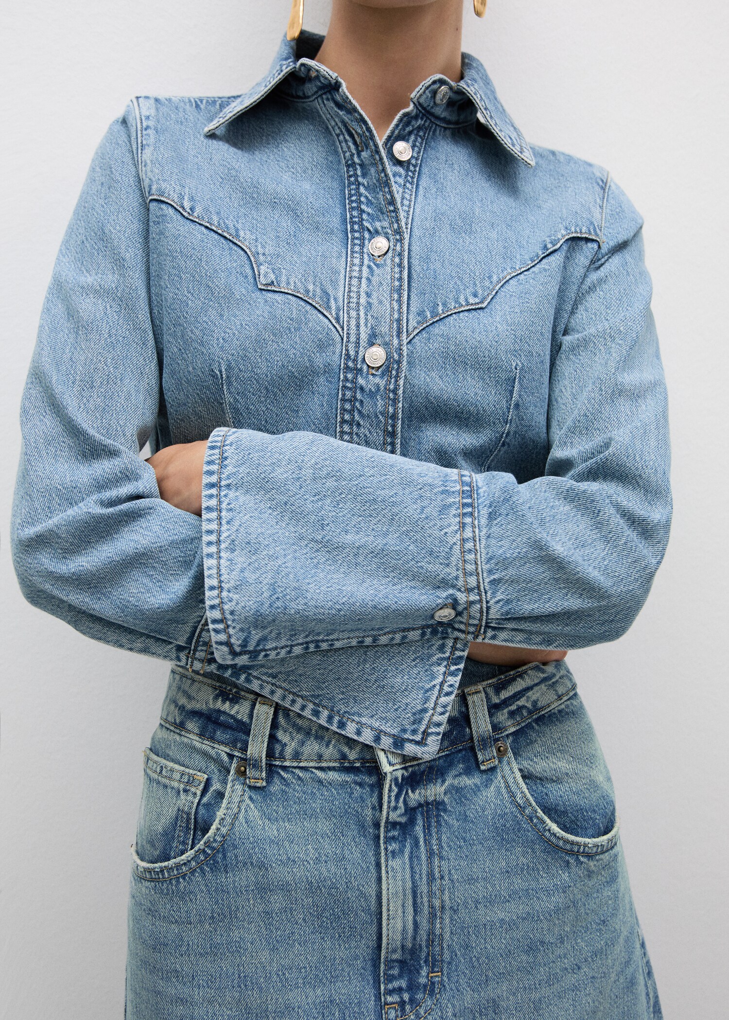 Jeanshemd mit Nähten - Detail des Artikels 6