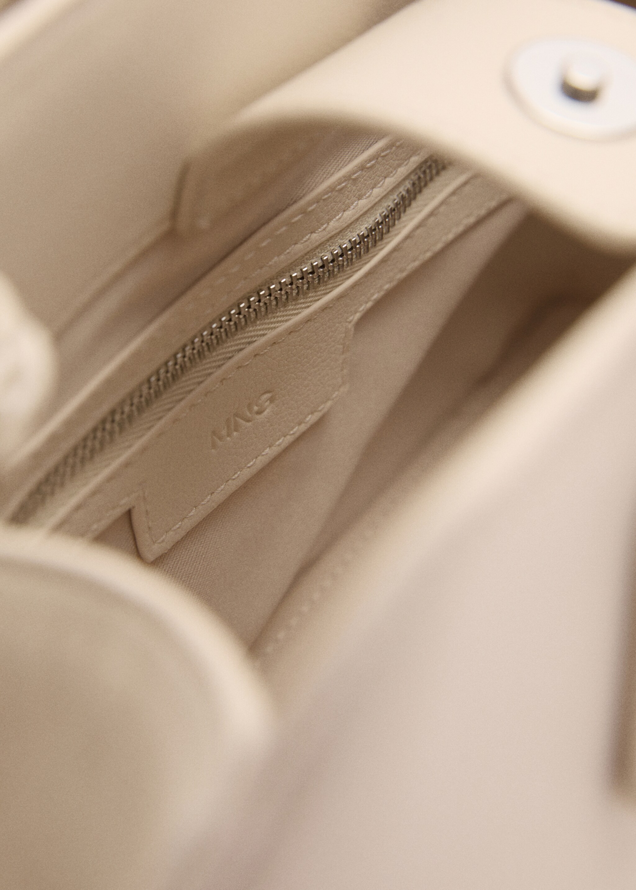 Double-handle bowling bag - Details of the article 4, Off White. Ref: 77024045-00.