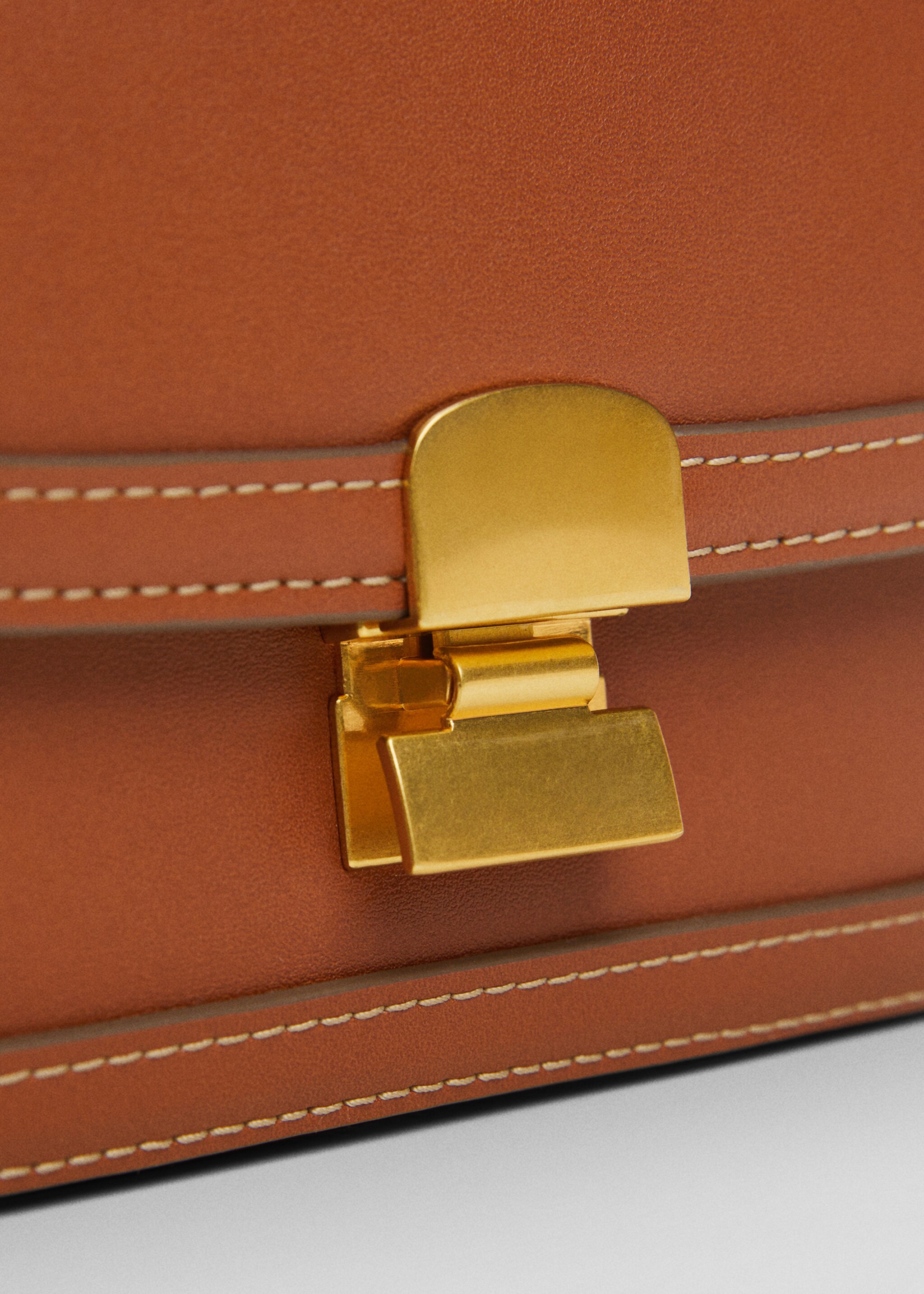 Crossbody bag with flap - Details of the article 1, Leather. Ref: 77024060-00.