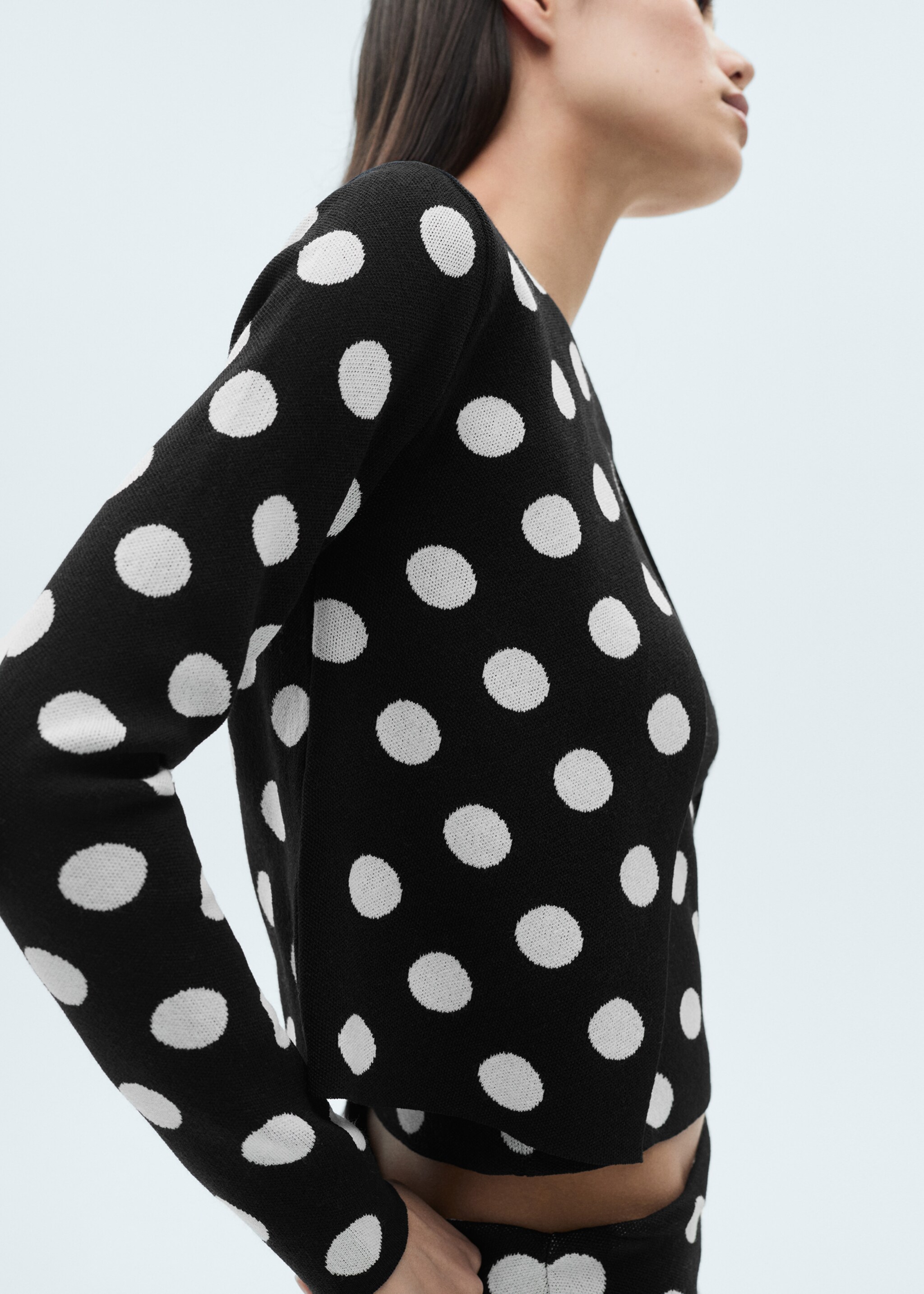 Polka-dot knitted cardigan - Medium plane, Black. Ref: 77024063-00.