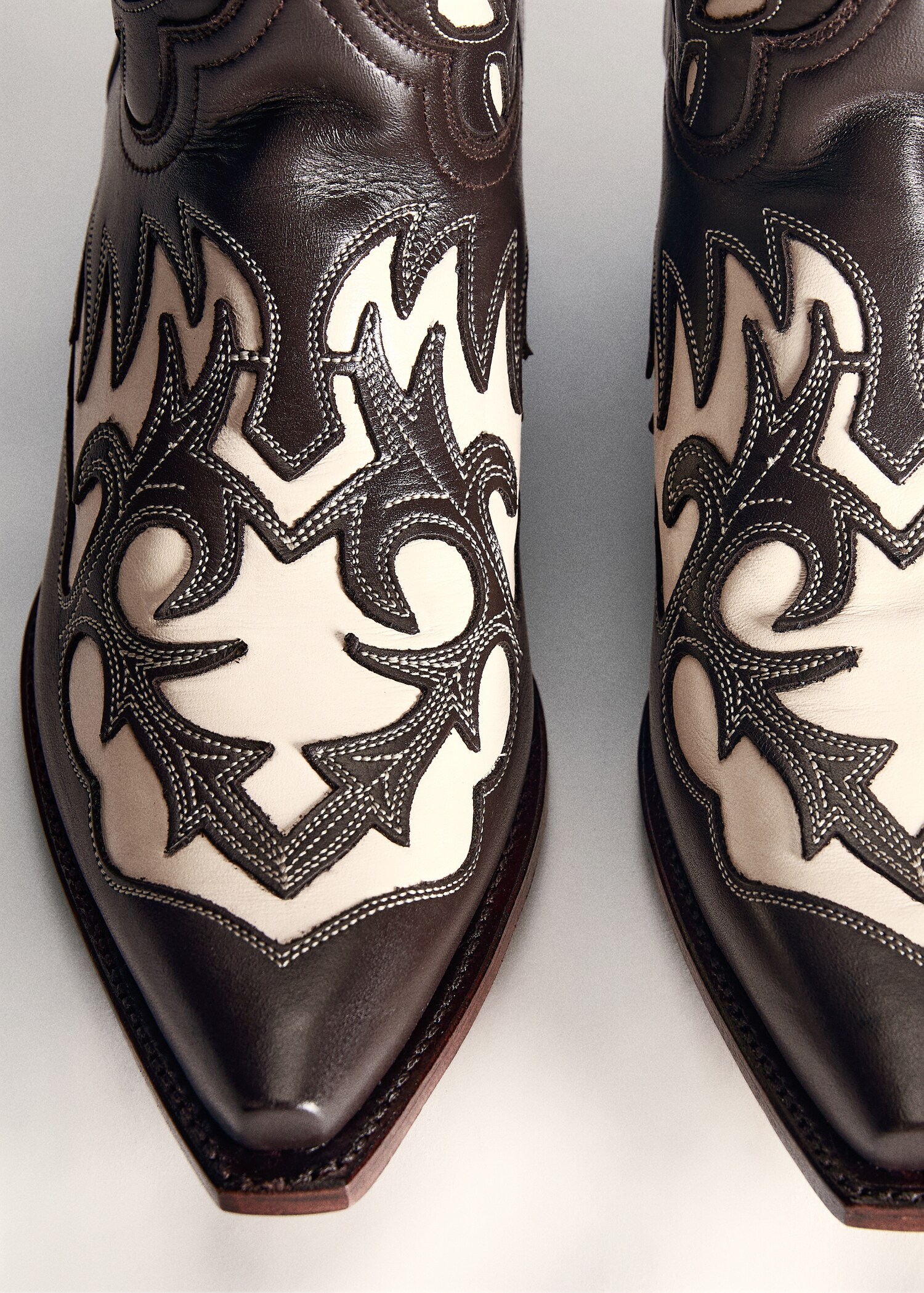 Two-tone leather cowboy boots - Details of the article 5