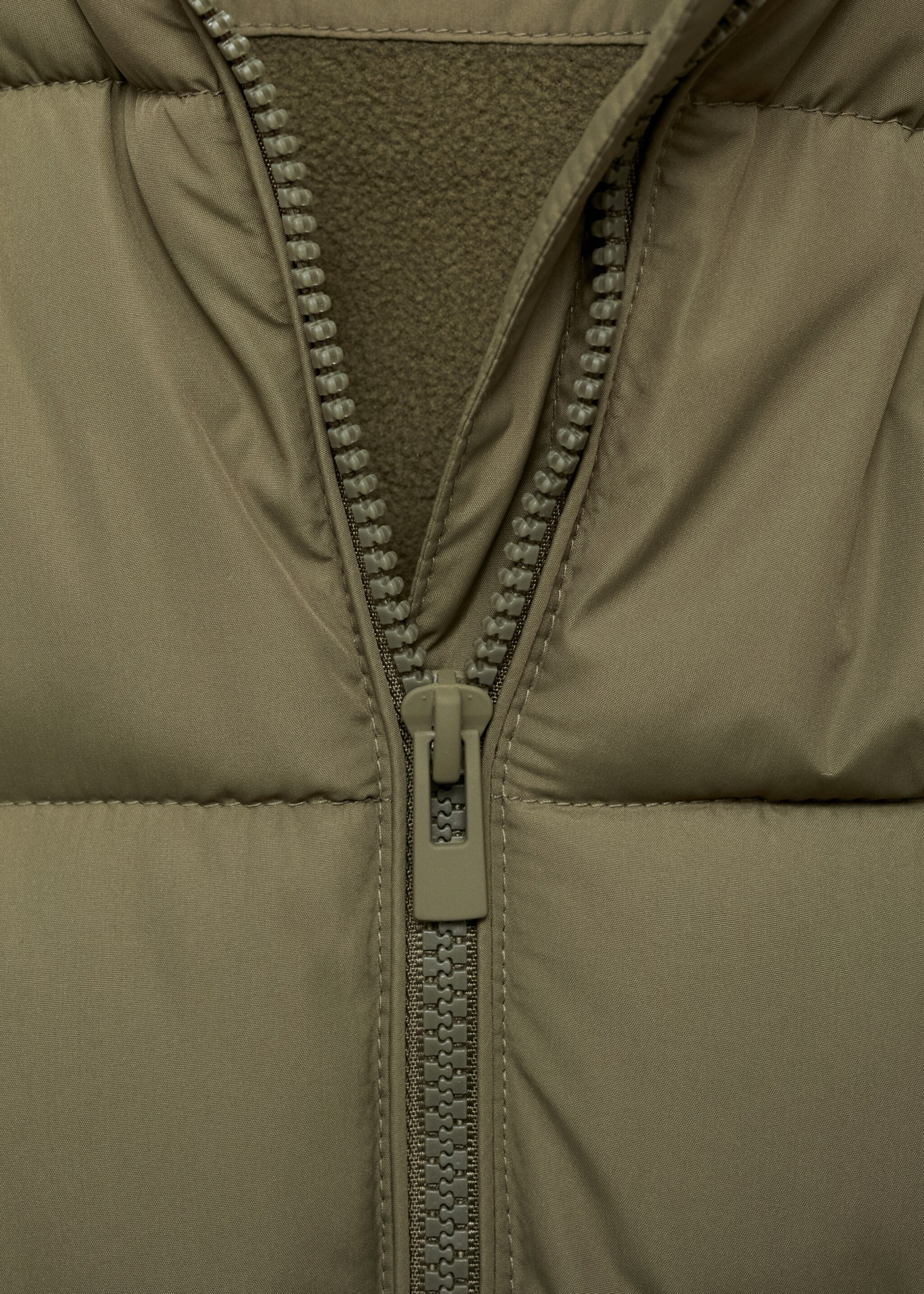 Gilet matelassé long - Détail de l'article 0, Kaki. Ref: 77024438-00.