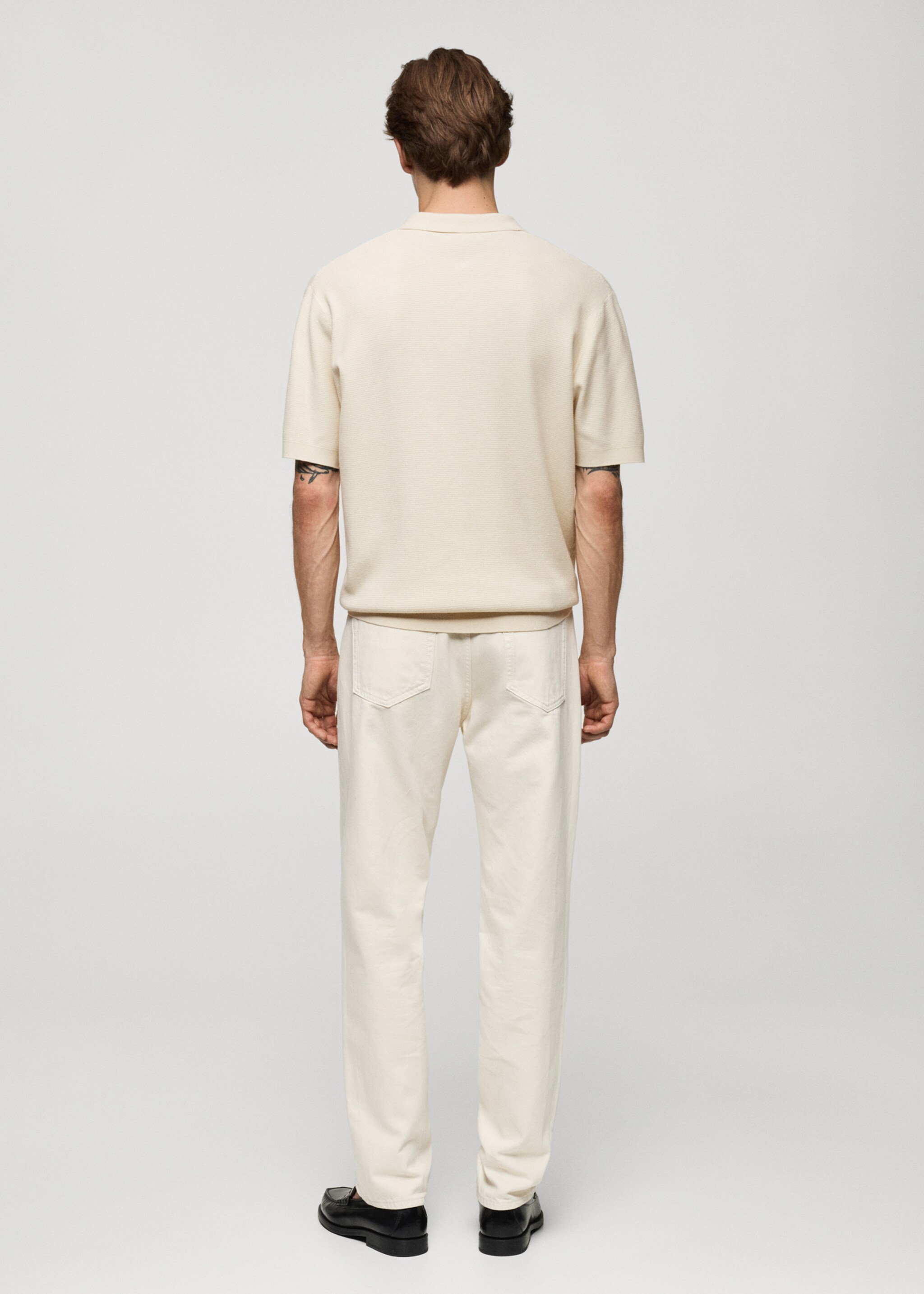 Strukturiertes Feinstrick-Poloshirt - Rückseite des Artikels, Cremeweiß. Ref: 77024447-00.