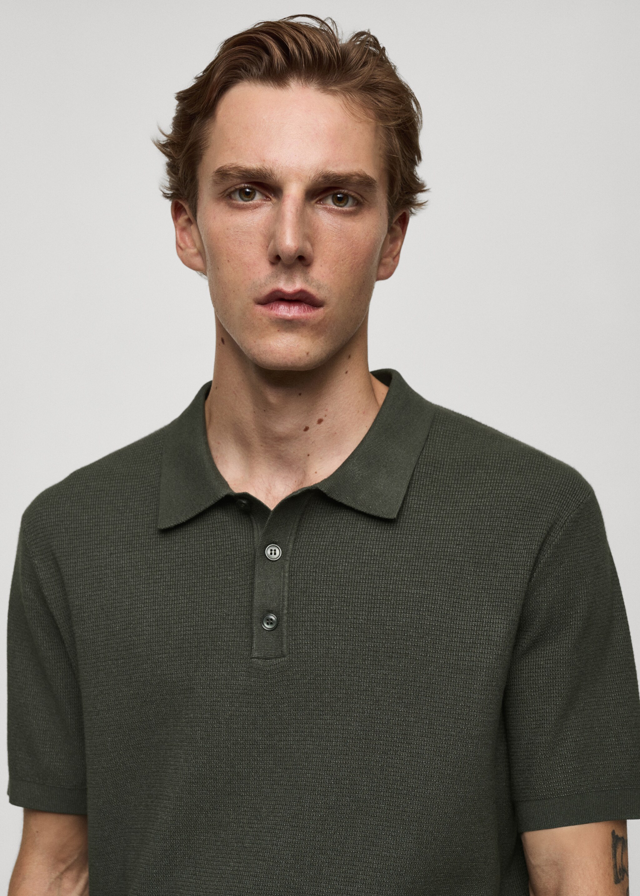 Structured fine-knit polo shirt - Details of the article 1, Forest Green. Ref: 77024447-00.