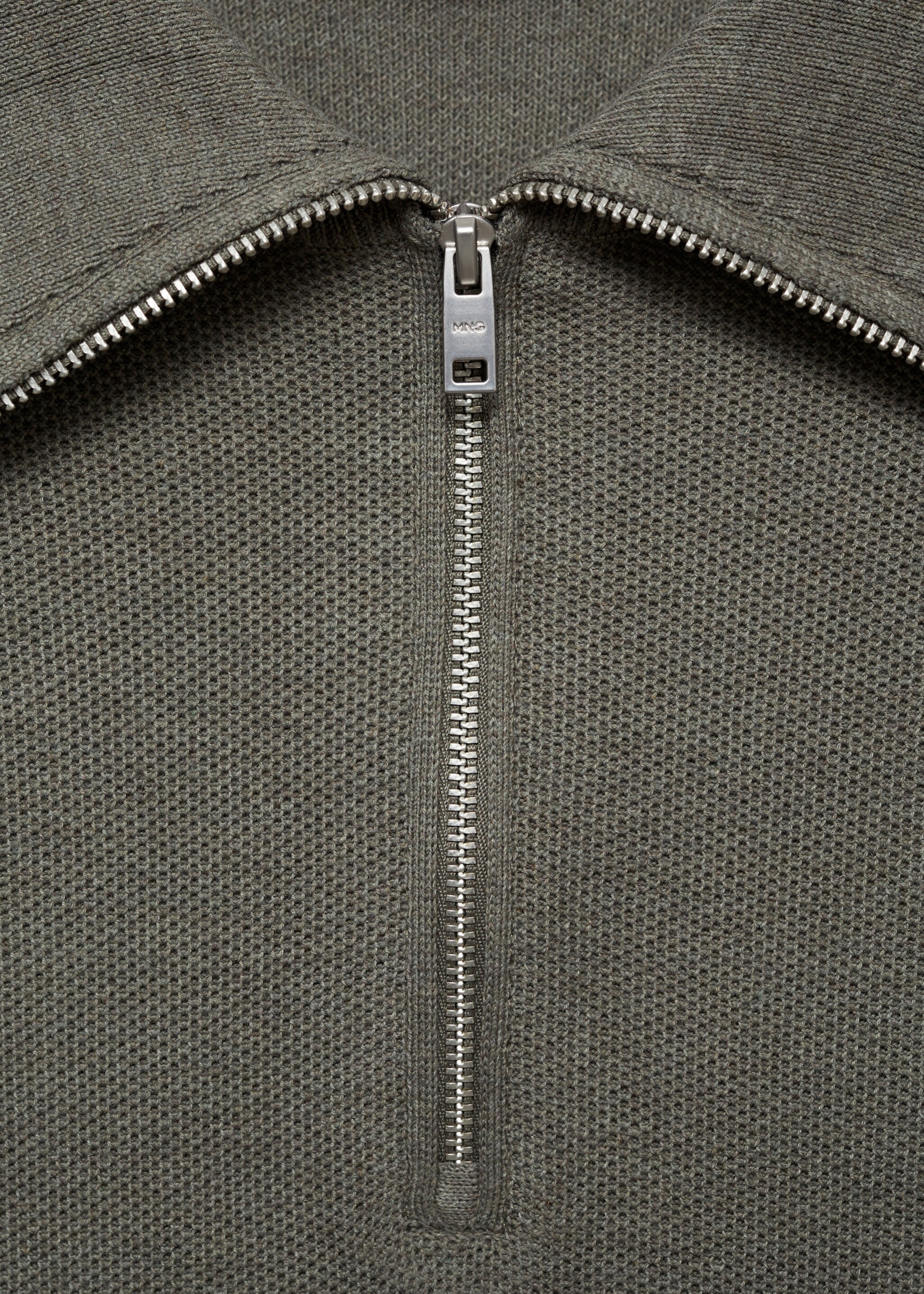 Sweater with polo-neck structure and zip - Details of the article 8, Olive Green. Ref: 77024448-00.