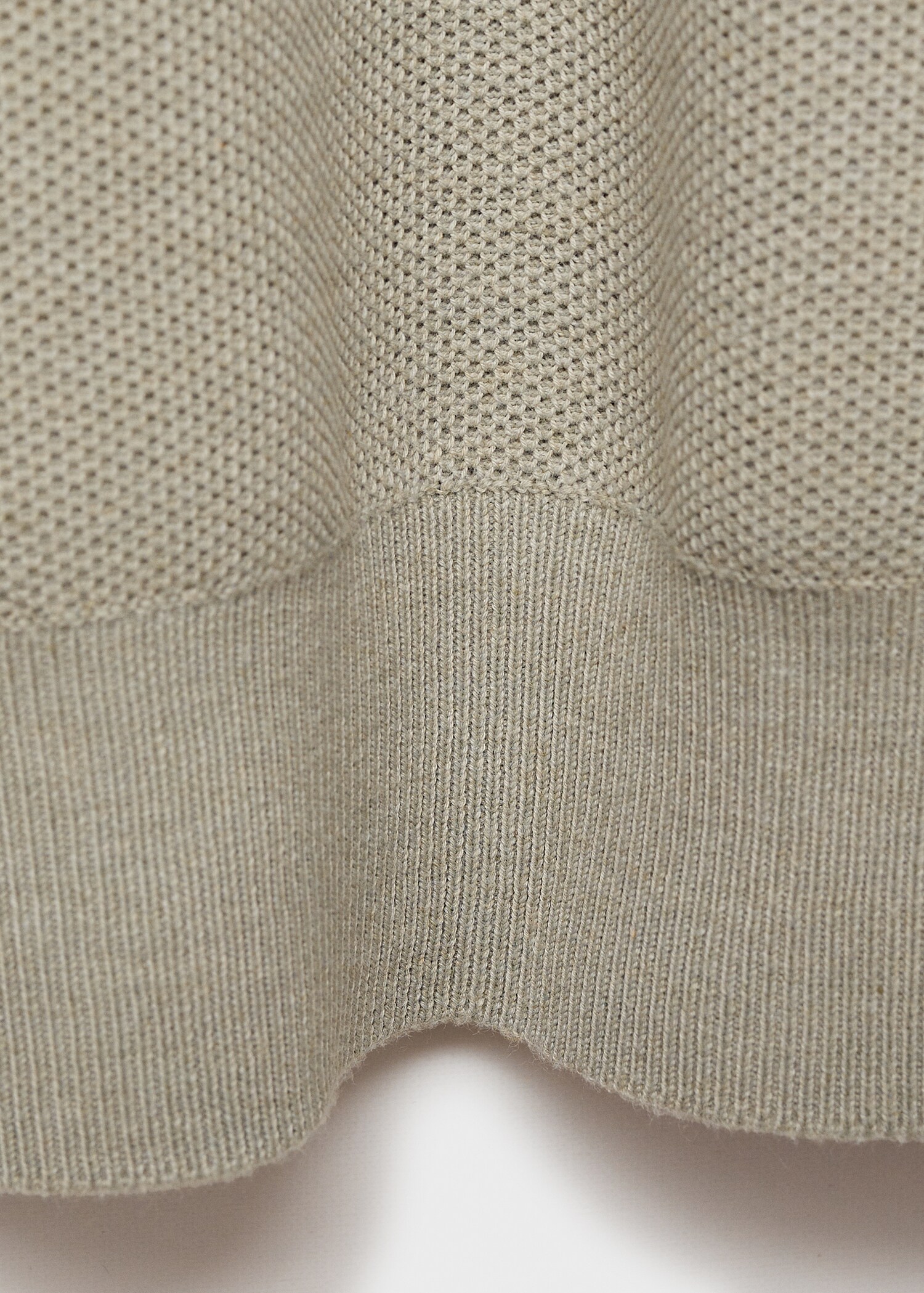 Knitted structured polo sweater - Details of the article 0