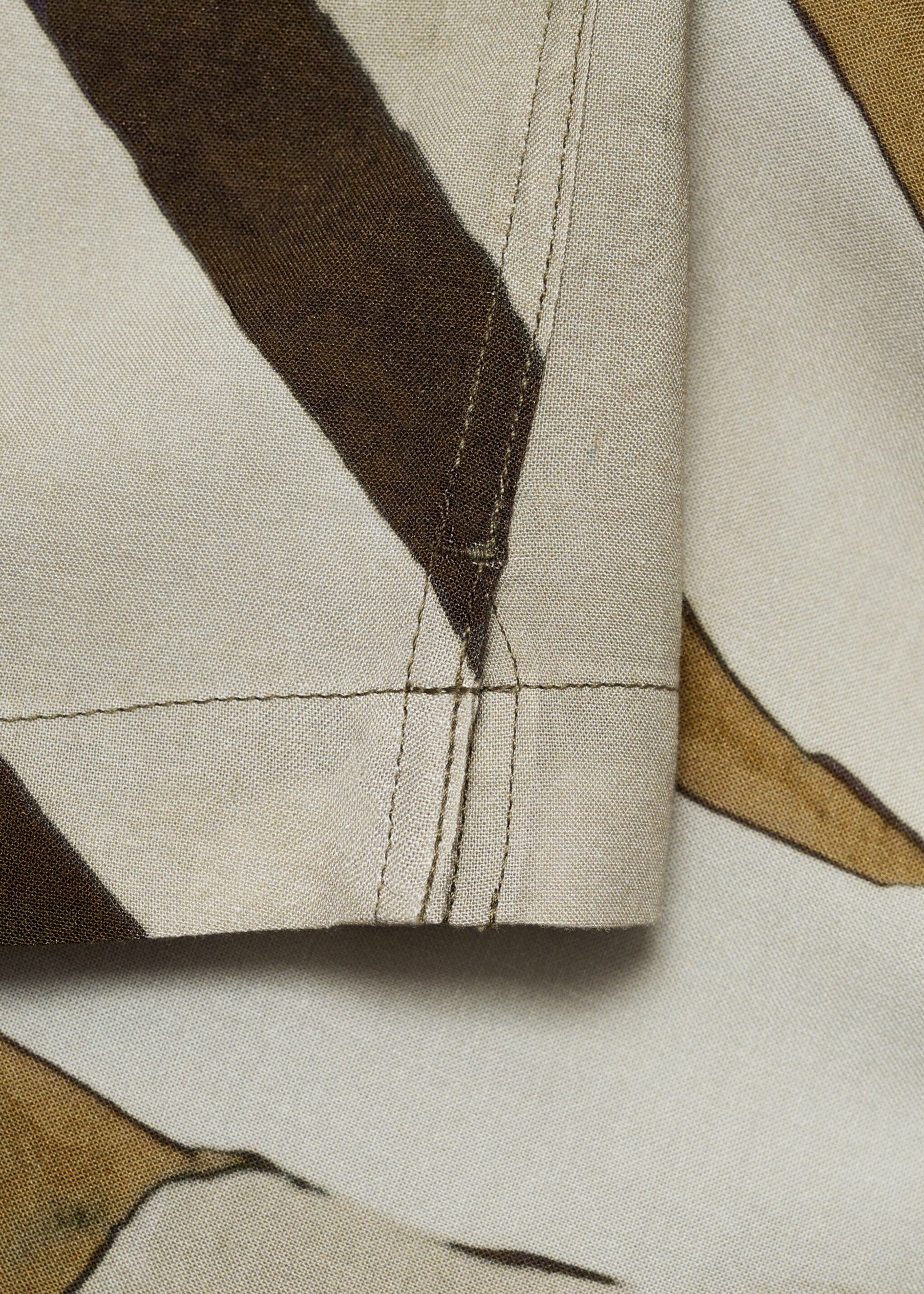 Fließendes Printhemd mit Bowling-Kragen - Detail des Artikels 0