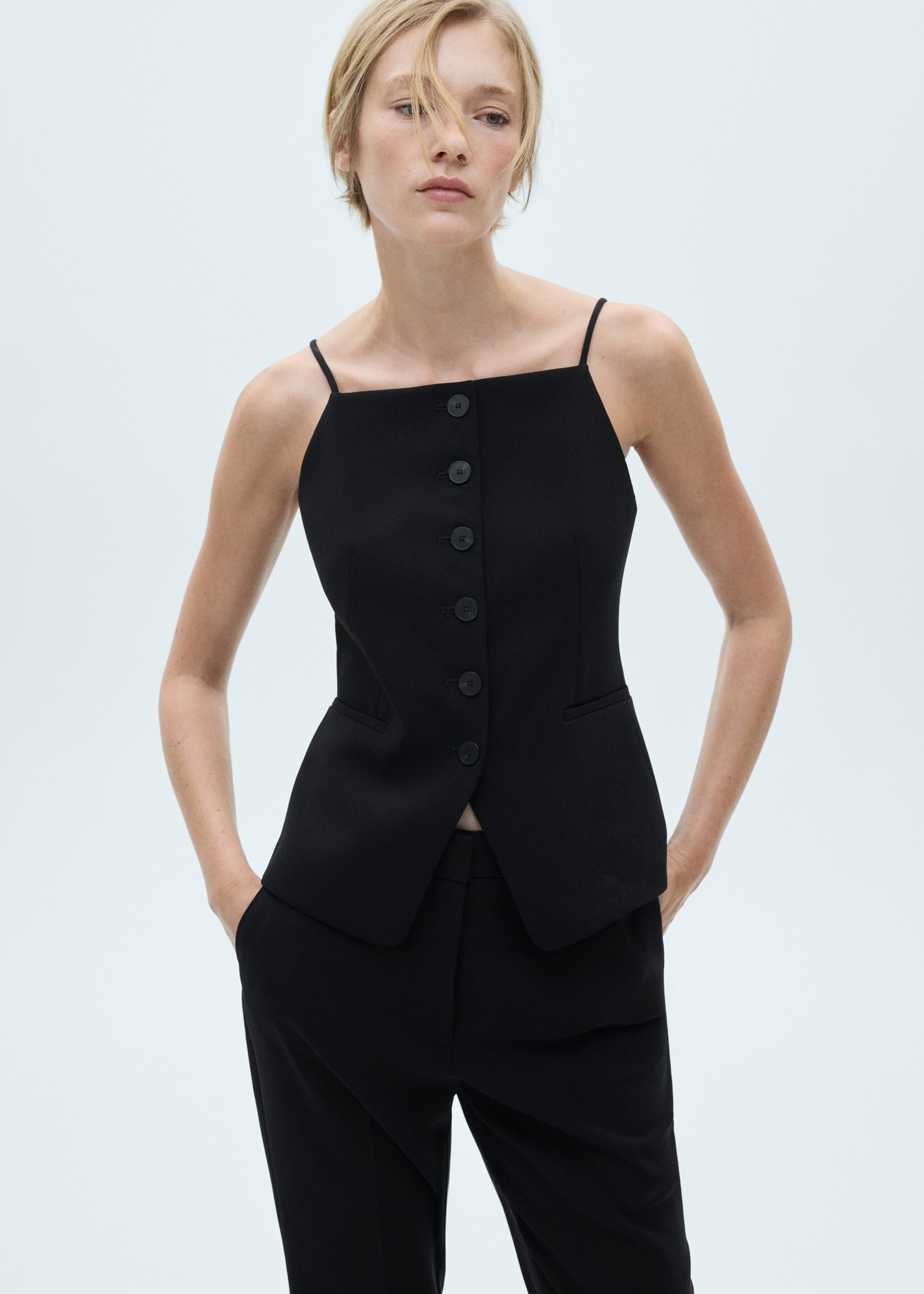 Halter-neck gilet with buttons - Medium plane, Black. Ref: 77024767-00.