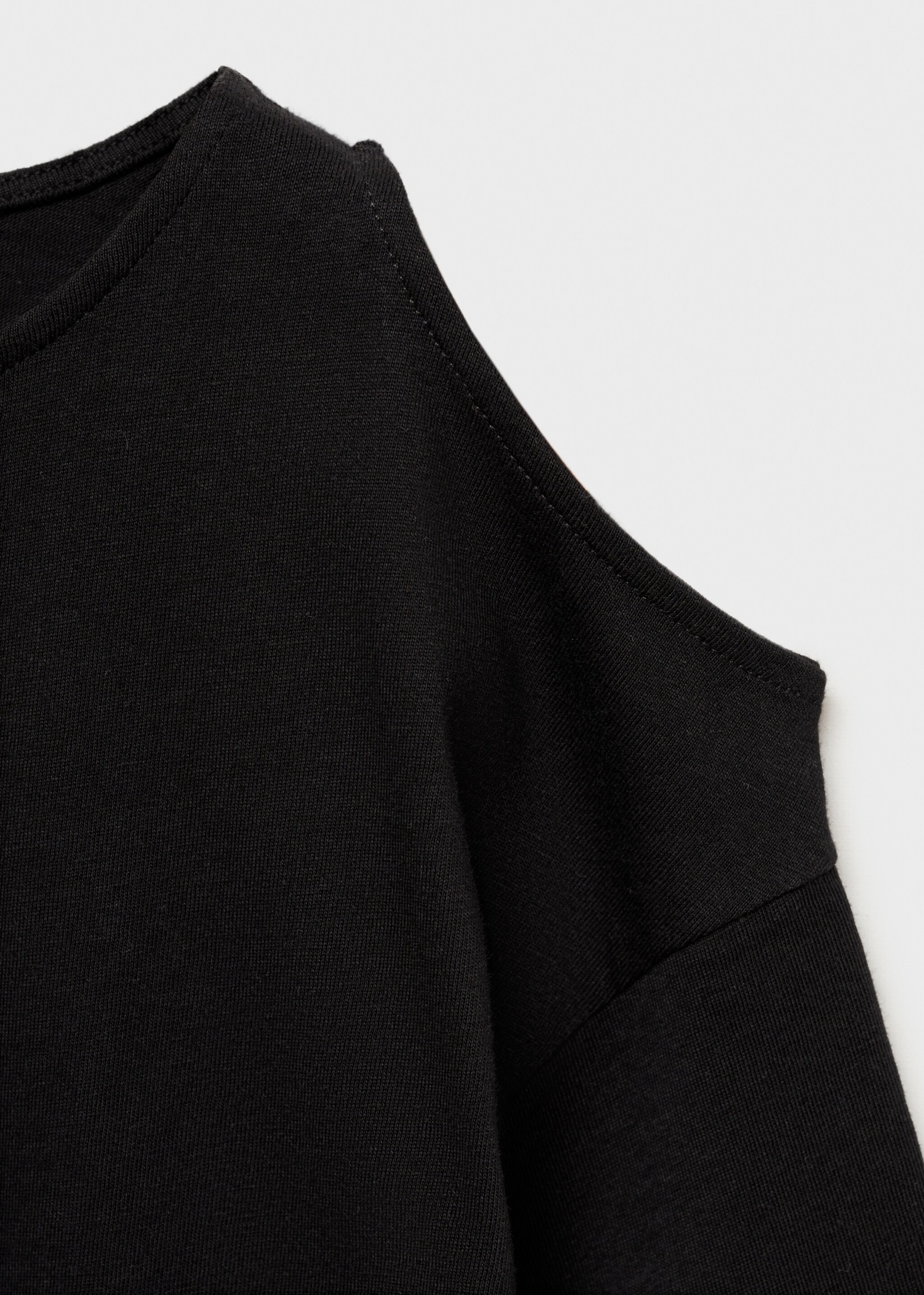 Long-sleeve t-shirt with cut-out - Details of the article 8, Black. Ref: 77024775-00.