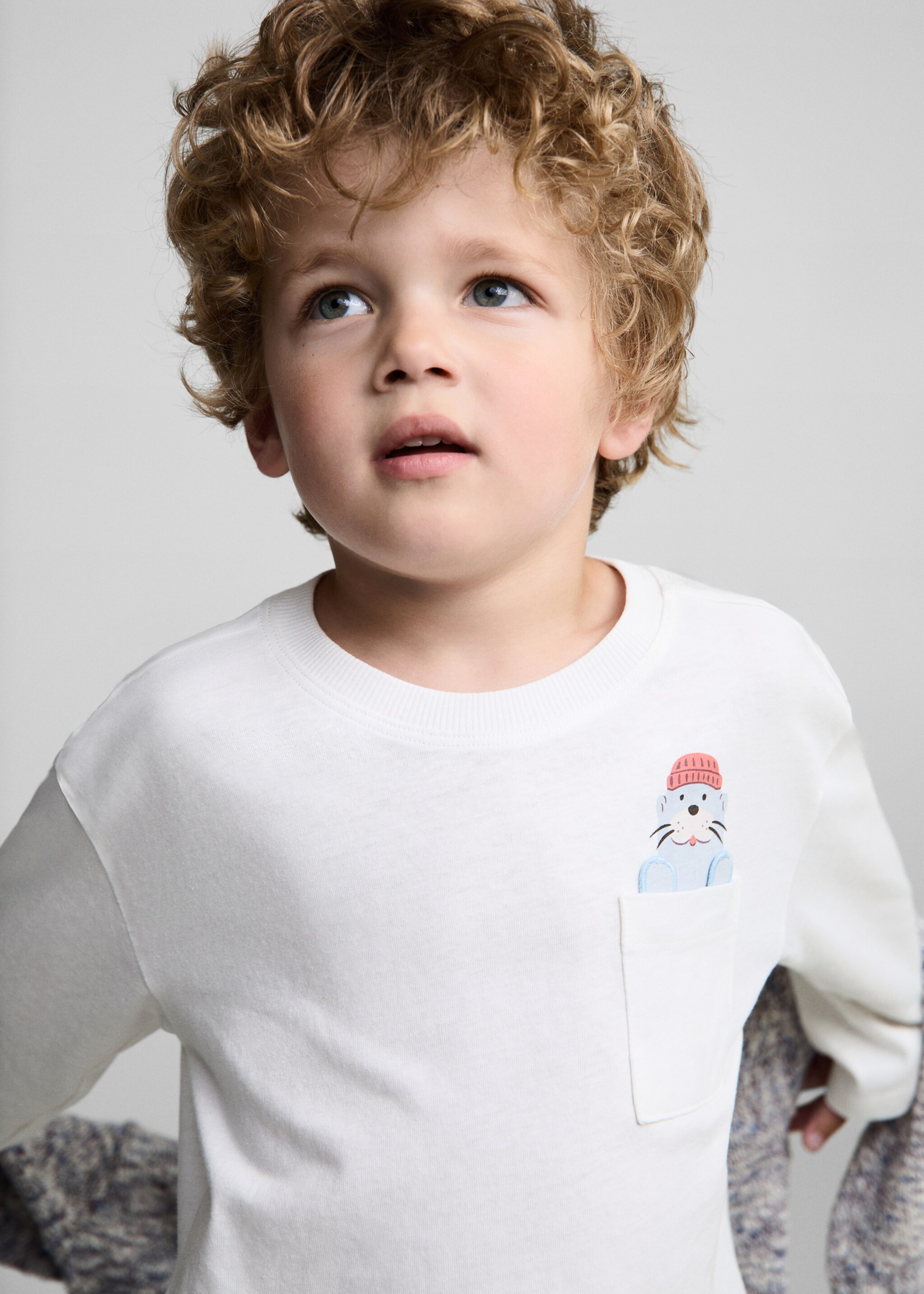 Baumwoll-T-Shirt mit besticktem Detail - Detail des Artikels 1, Cremeweiß. Ref: 77024777-00.