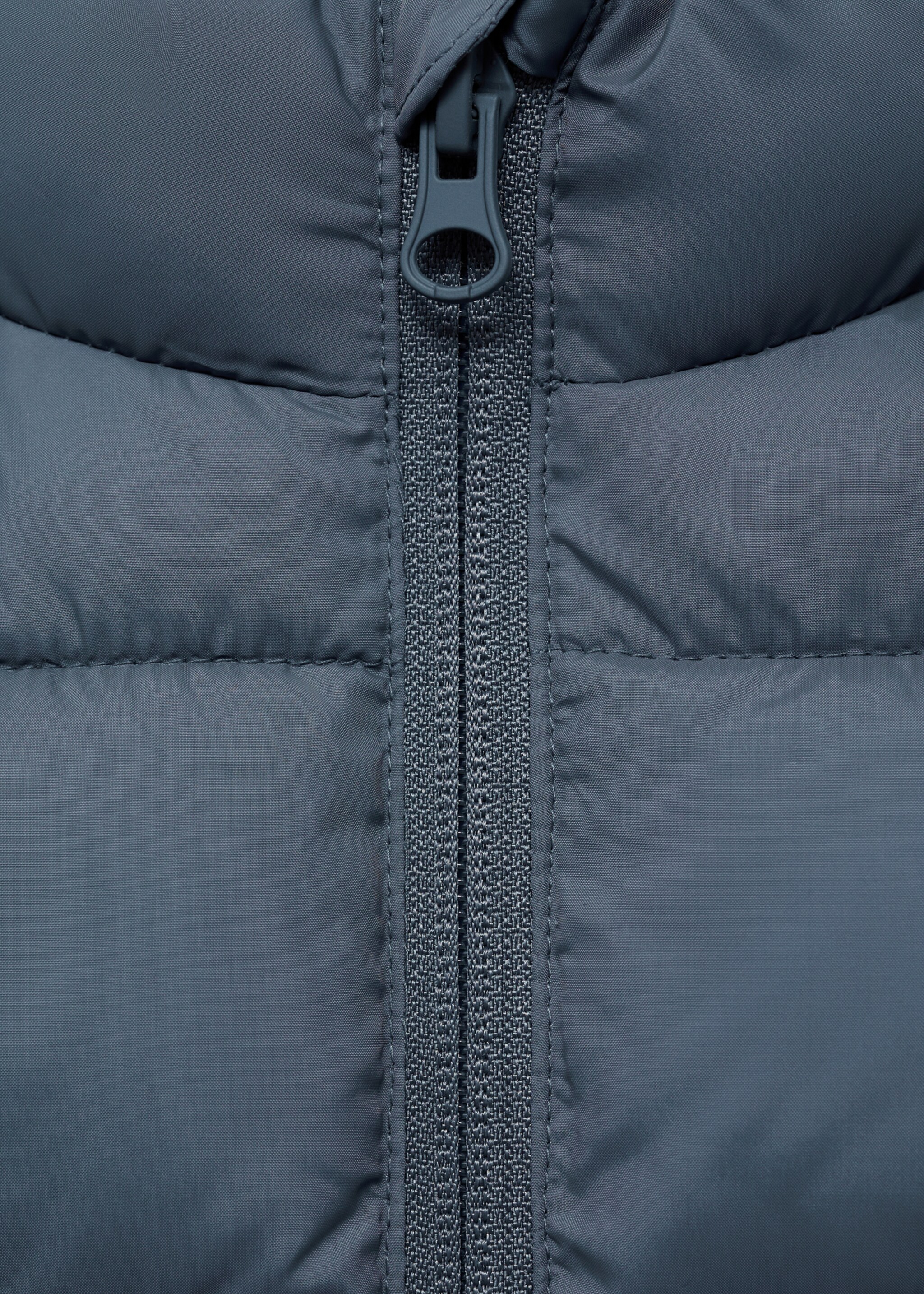 Quilted gilet with pockets - Details of the article 8, Petrol Blue. Ref: 77024785-00.
