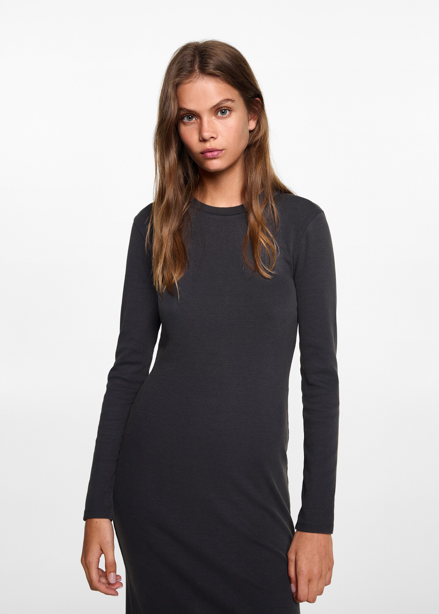 Geripptes Kleid mit Schlitz - Mittlere Ansicht